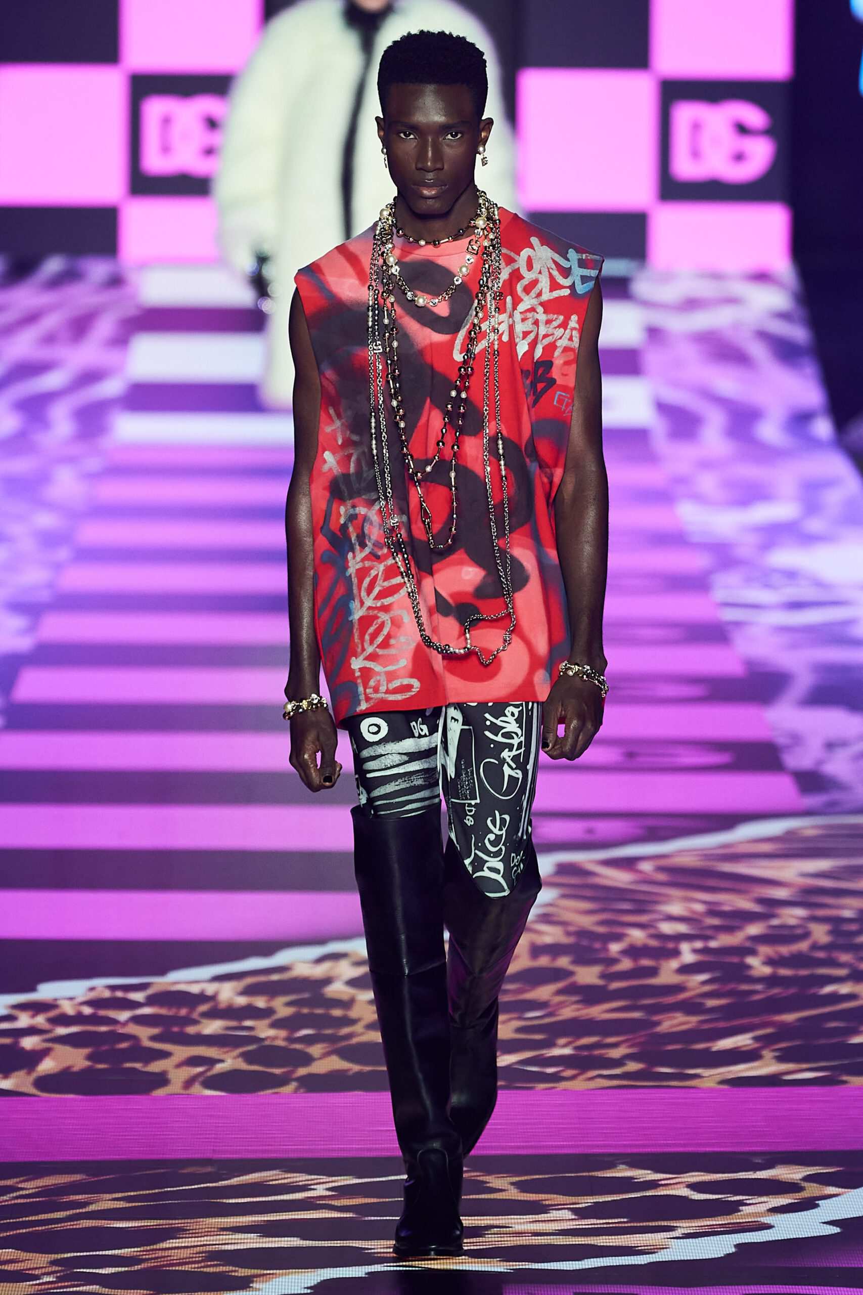 Hinh anh Dolce & Gabbana Menswear Thu-Đông 2022: Tủ quần áo “điên loạn, ngông cuồng” cho thế hệ mới 29