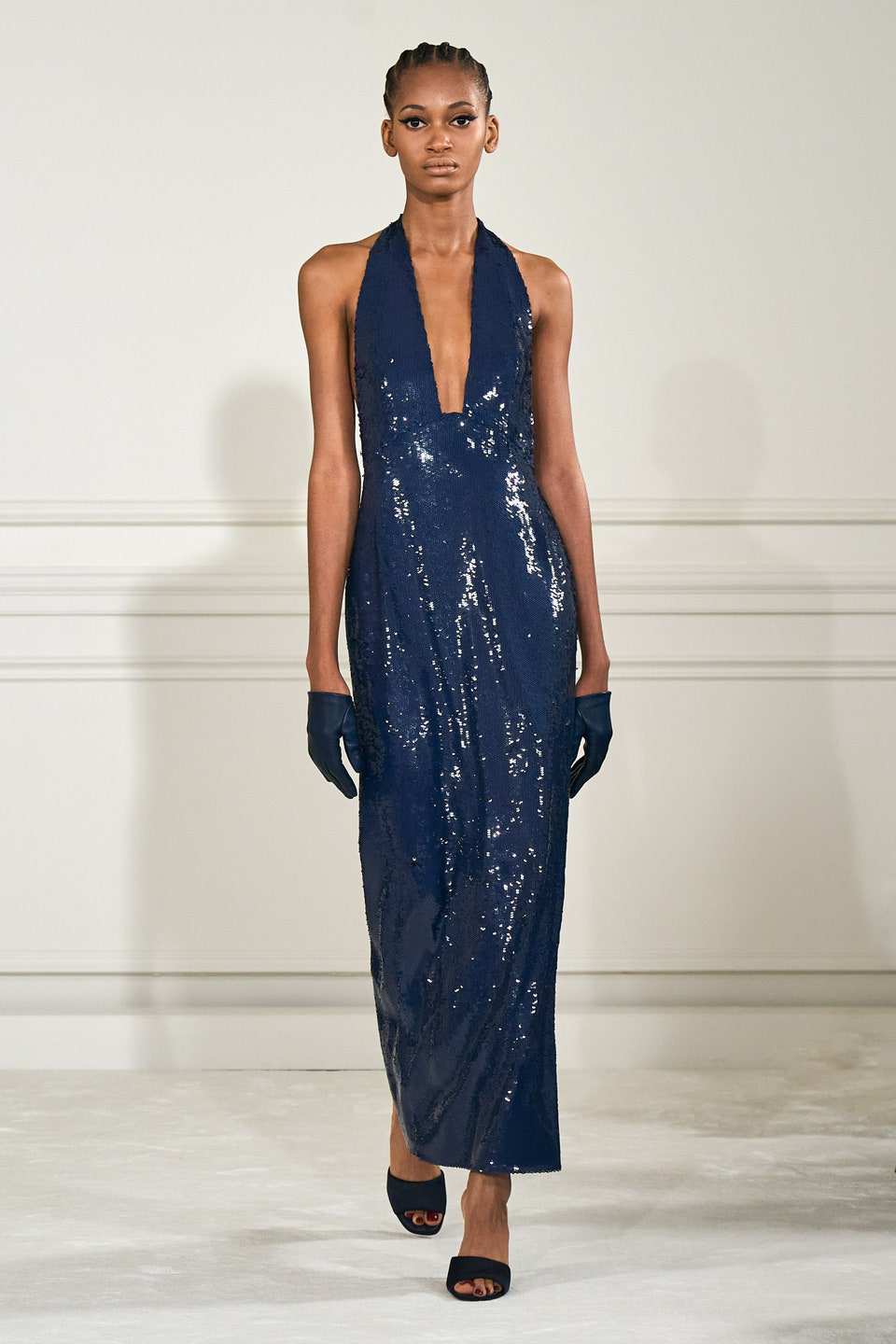 Hinh anh Valentino Haute Couture Xuân Hè 2022: Pierpaolo Piccioli tôn vinh mọi hình mẫu cơ thể trên đường băng Couture hoàn mỹ 10