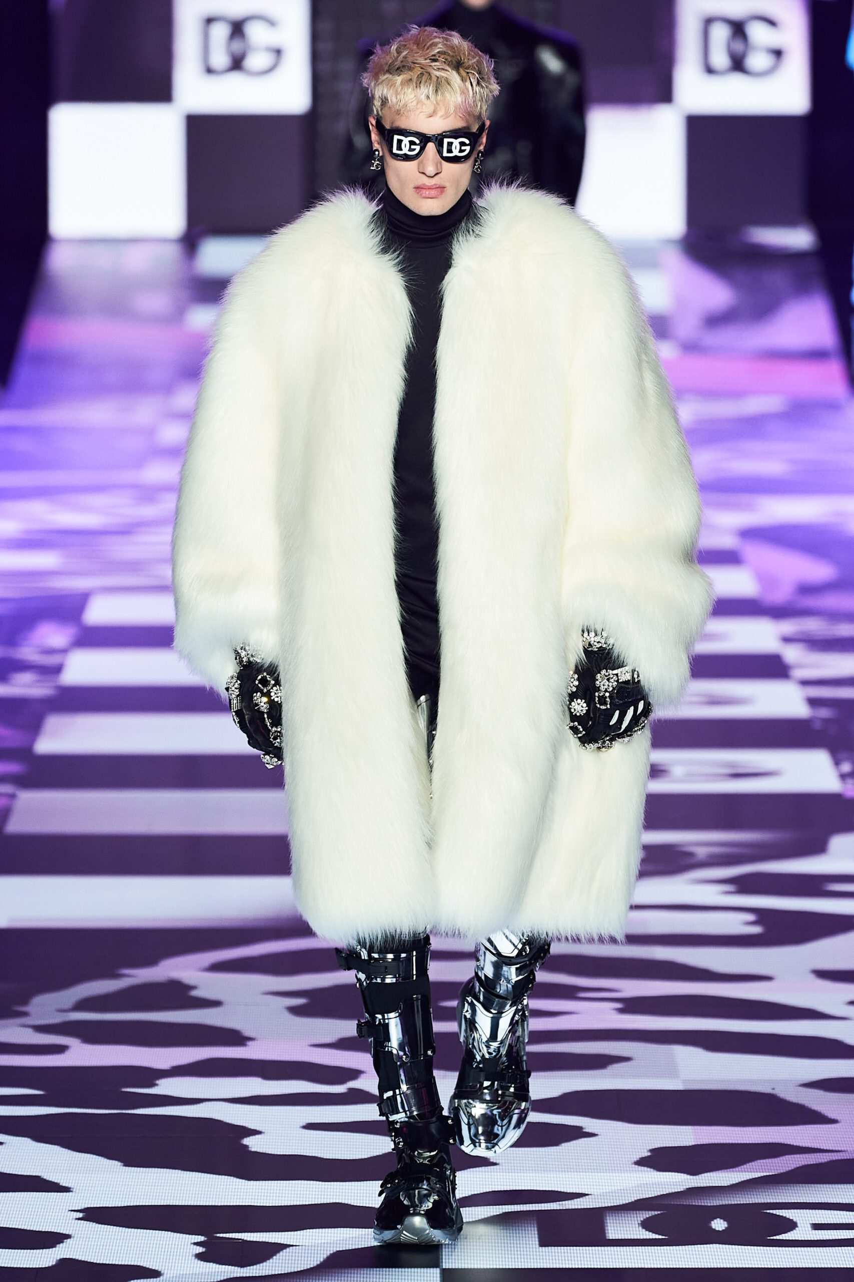 Hinh anh Dolce & Gabbana Menswear Thu-Đông 2022: Tủ quần áo “điên loạn, ngông cuồng” cho thế hệ mới 42