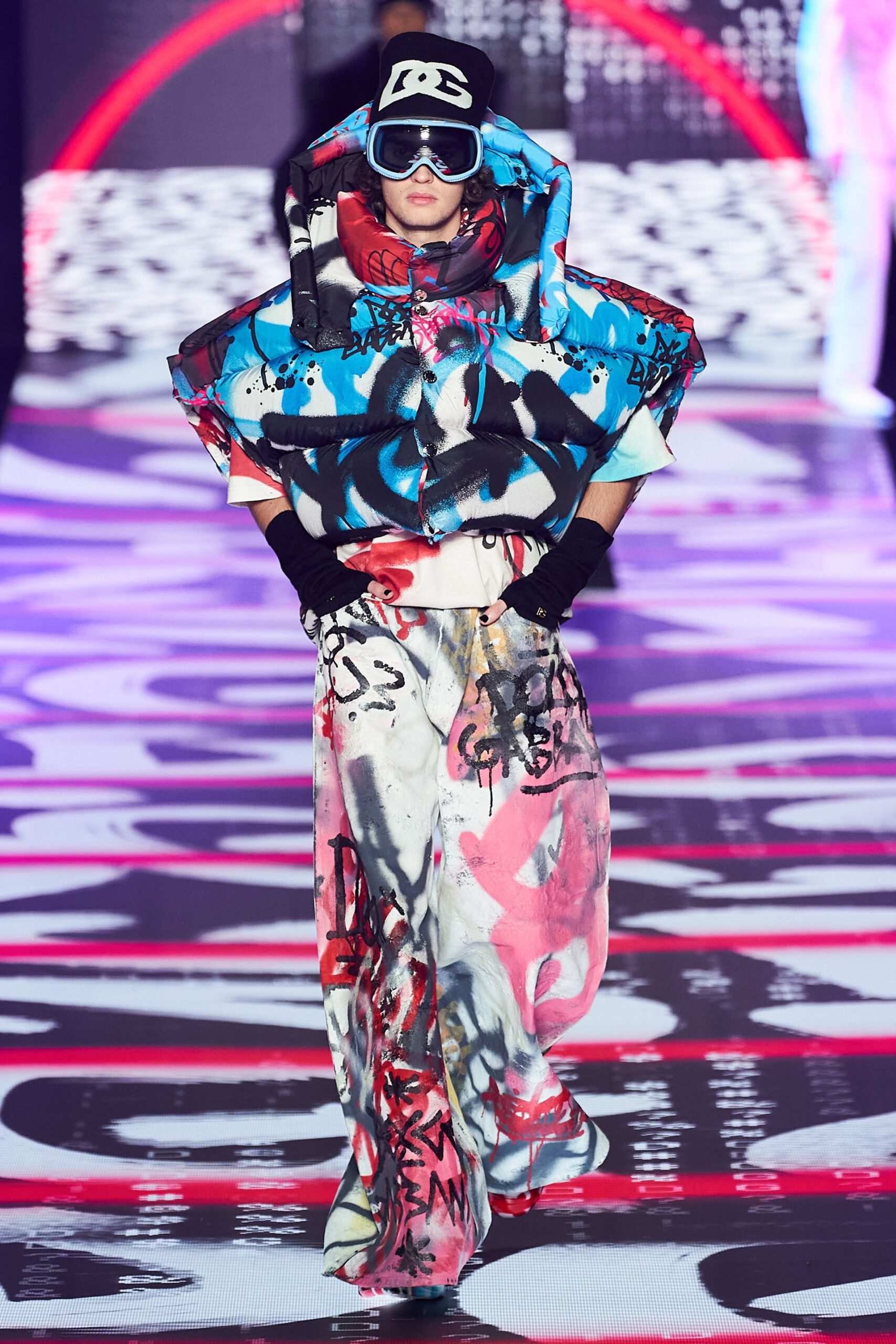 Hinh anh Dolce & Gabbana Menswear Thu-Đông 2022: Tủ quần áo “điên loạn, ngông cuồng” cho thế hệ mới 28