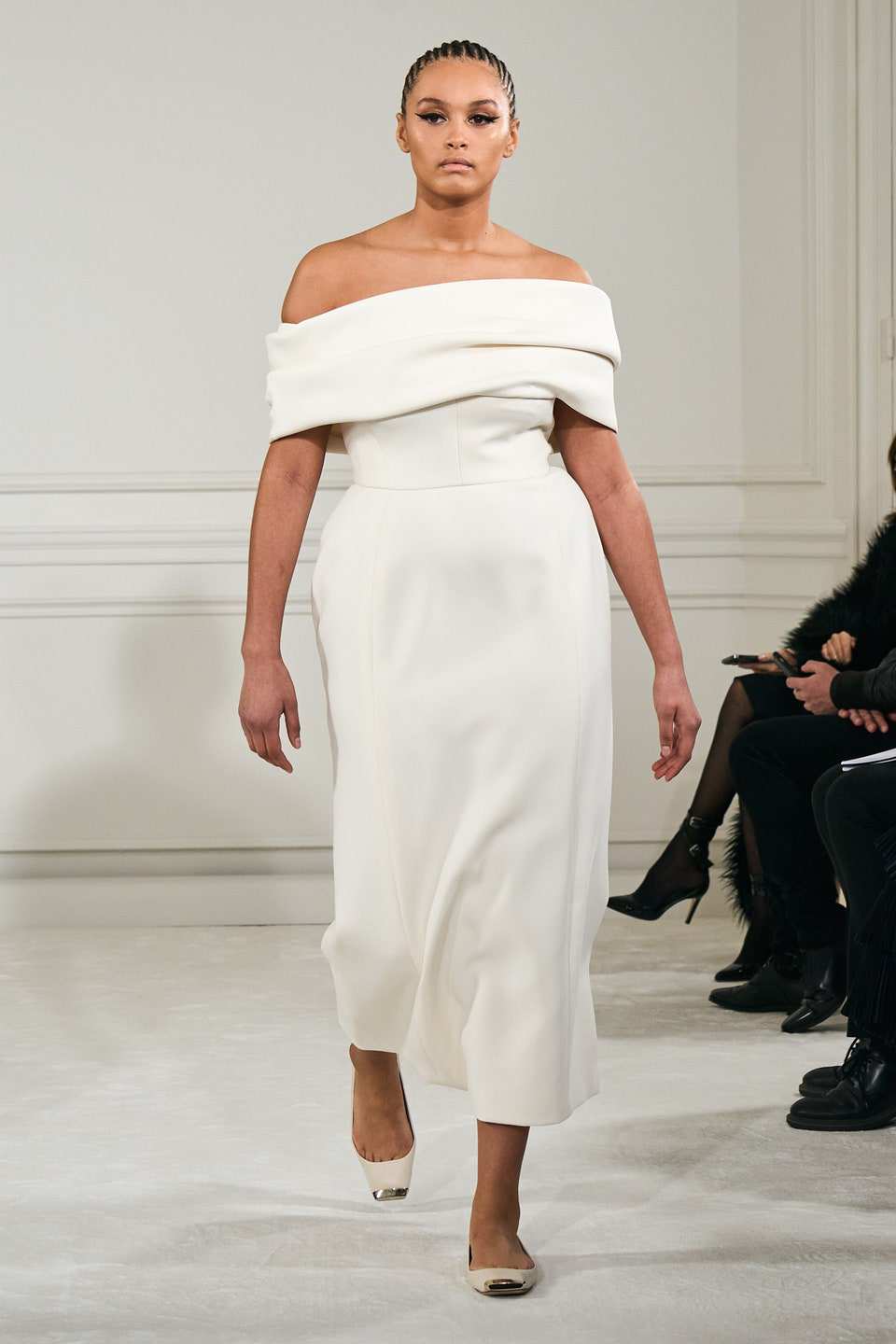 Hinh anh Valentino Haute Couture Xuân Hè 2022: Pierpaolo Piccioli tôn vinh mọi hình mẫu cơ thể trên đường băng Couture hoàn mỹ 27