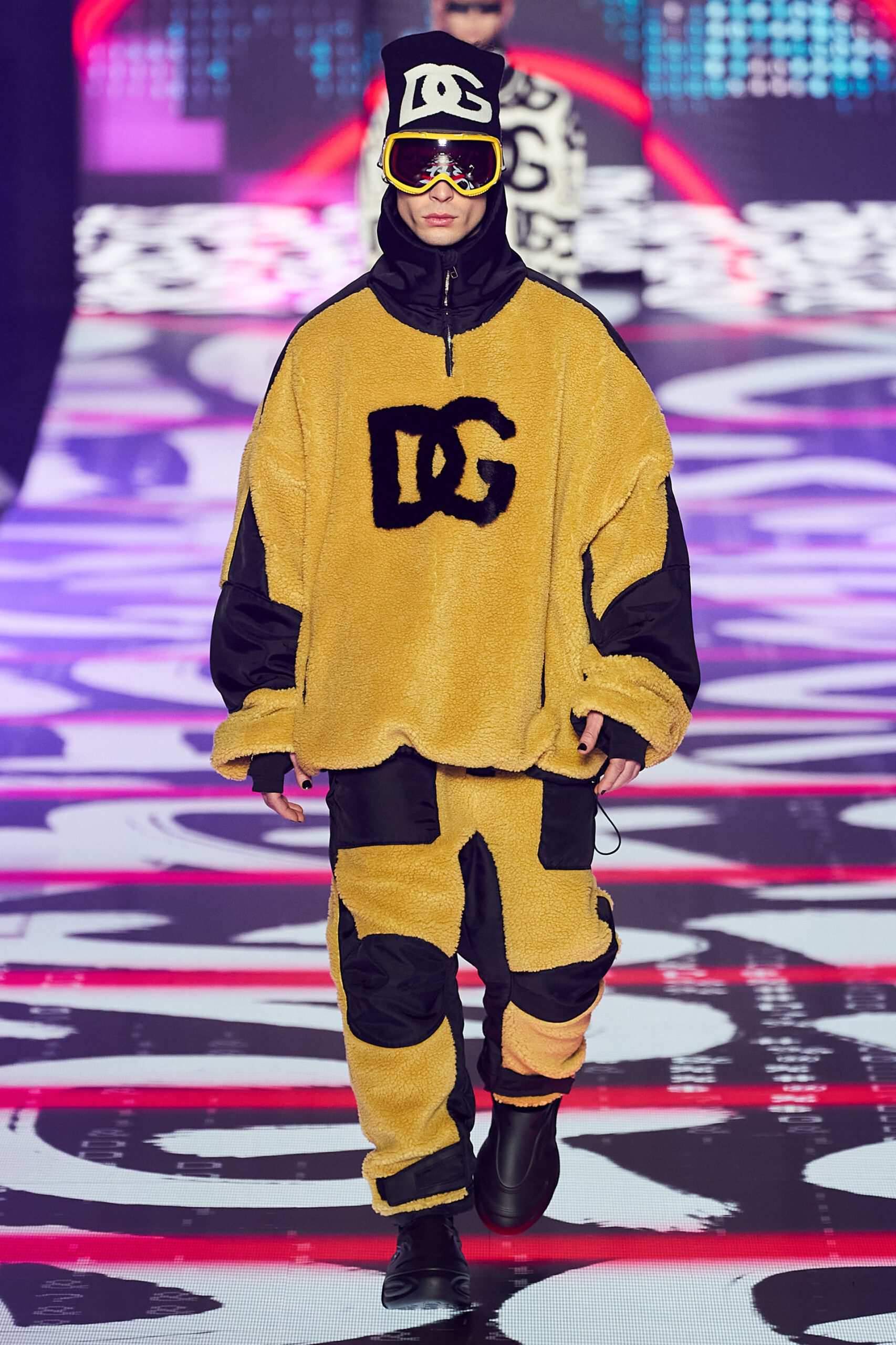 Hinh anh Dolce & Gabbana Menswear Thu-Đông 2022: Tủ quần áo “điên loạn, ngông cuồng” cho thế hệ mới 27