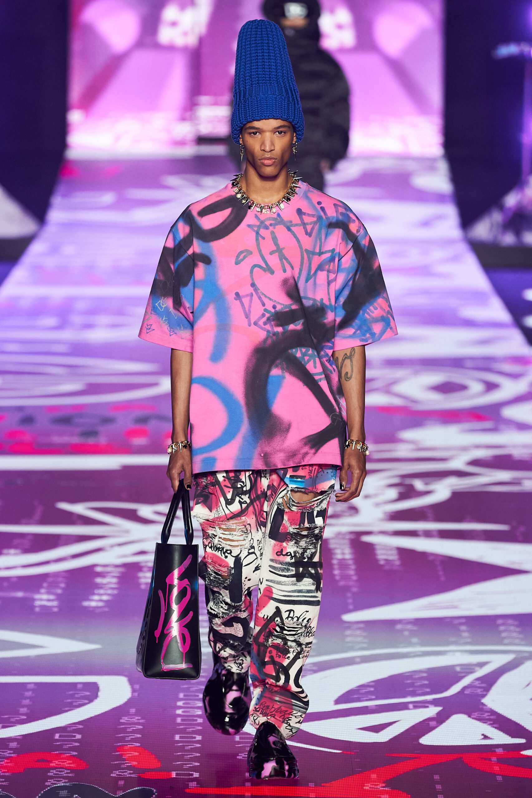 Hinh anh Dolce & Gabbana Menswear Thu-Đông 2022: Tủ quần áo “điên loạn, ngông cuồng” cho thế hệ mới 37