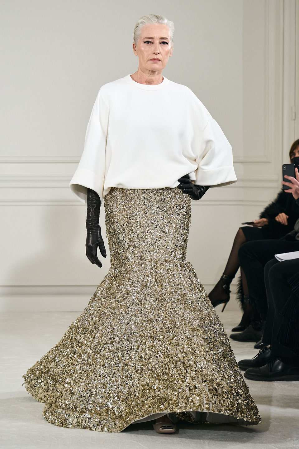 Hinh anh Valentino Haute Couture Xuân Hè 2022: Pierpaolo Piccioli tôn vinh mọi hình mẫu cơ thể trên đường băng Couture hoàn mỹ 40