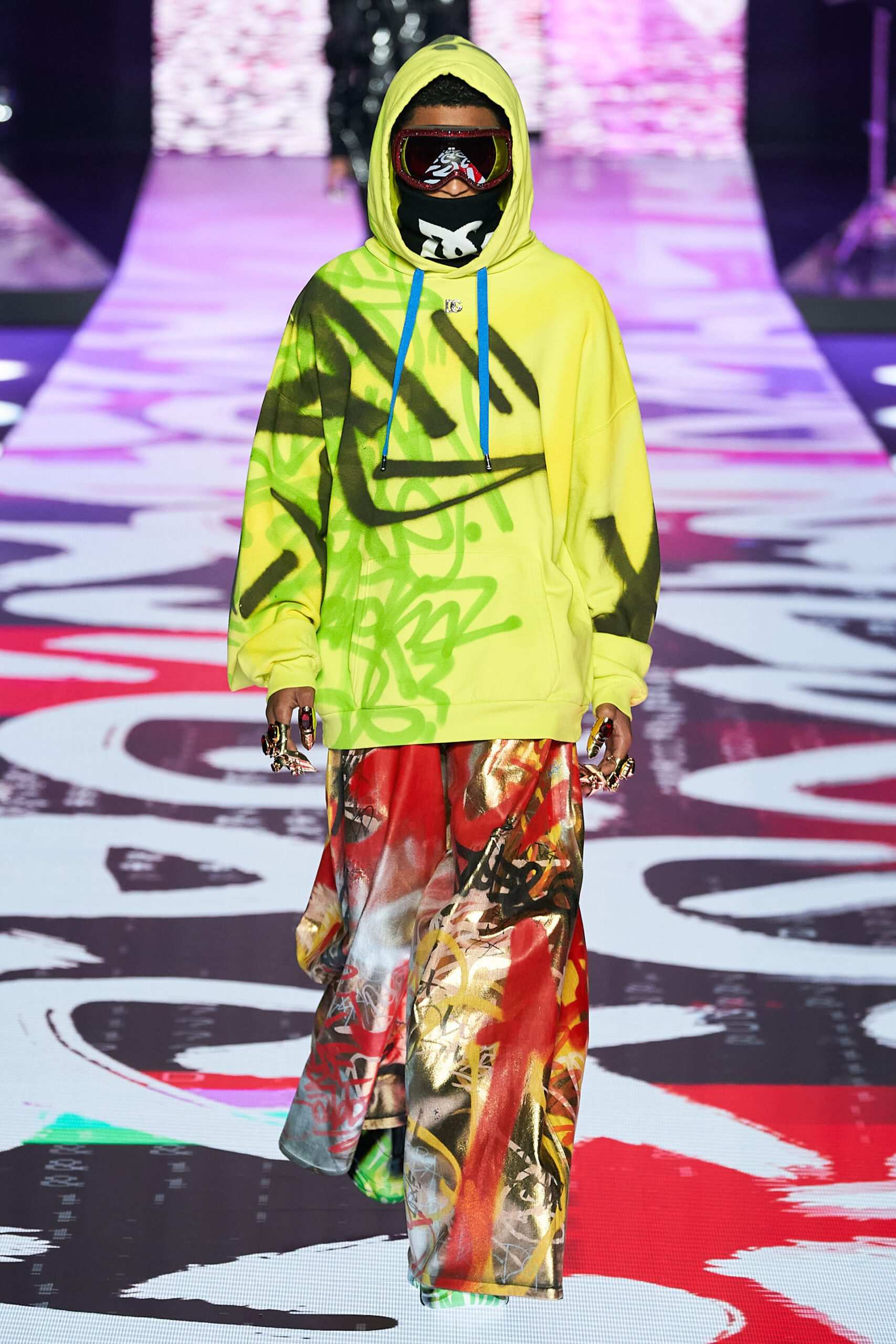 Hinh anh Dolce & Gabbana Menswear Thu-Đông 2022: Tủ quần áo “điên loạn, ngông cuồng” cho thế hệ mới 24
