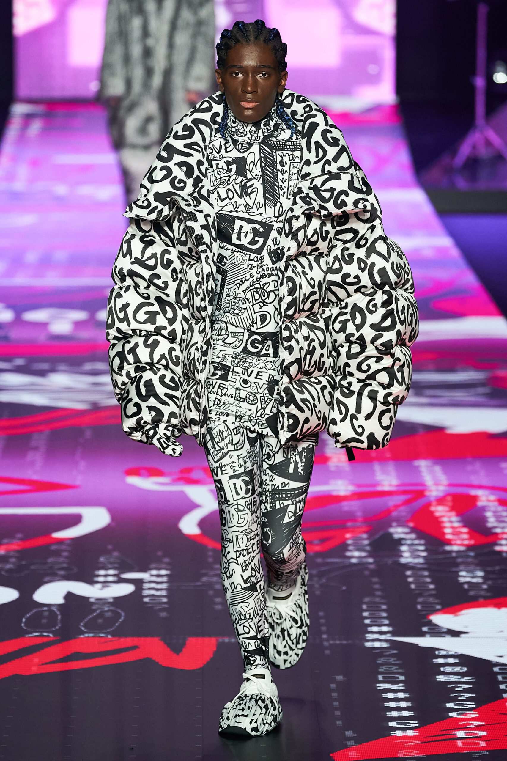 Hinh anh Dolce & Gabbana Menswear Thu-Đông 2022: Tủ quần áo “điên loạn, ngông cuồng” cho thế hệ mới 23