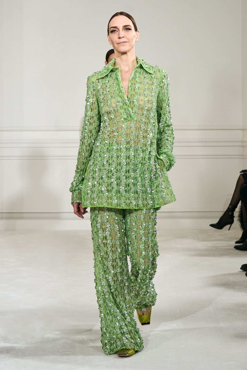 Hinh anh Valentino Haute Couture Xuân Hè 2022: Pierpaolo Piccioli tôn vinh mọi hình mẫu cơ thể trên đường băng Couture hoàn mỹ 42
