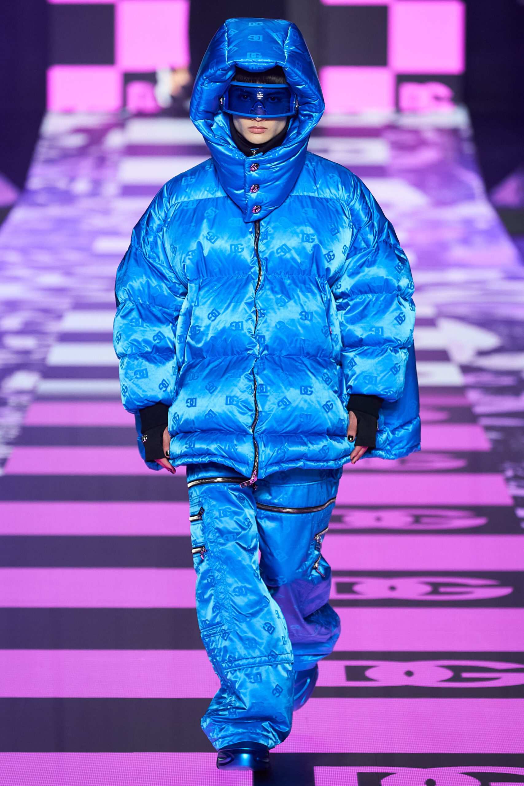 Hinh anh Dolce & Gabbana Menswear Thu-Đông 2022: Tủ quần áo “điên loạn, ngông cuồng” cho thế hệ mới 21