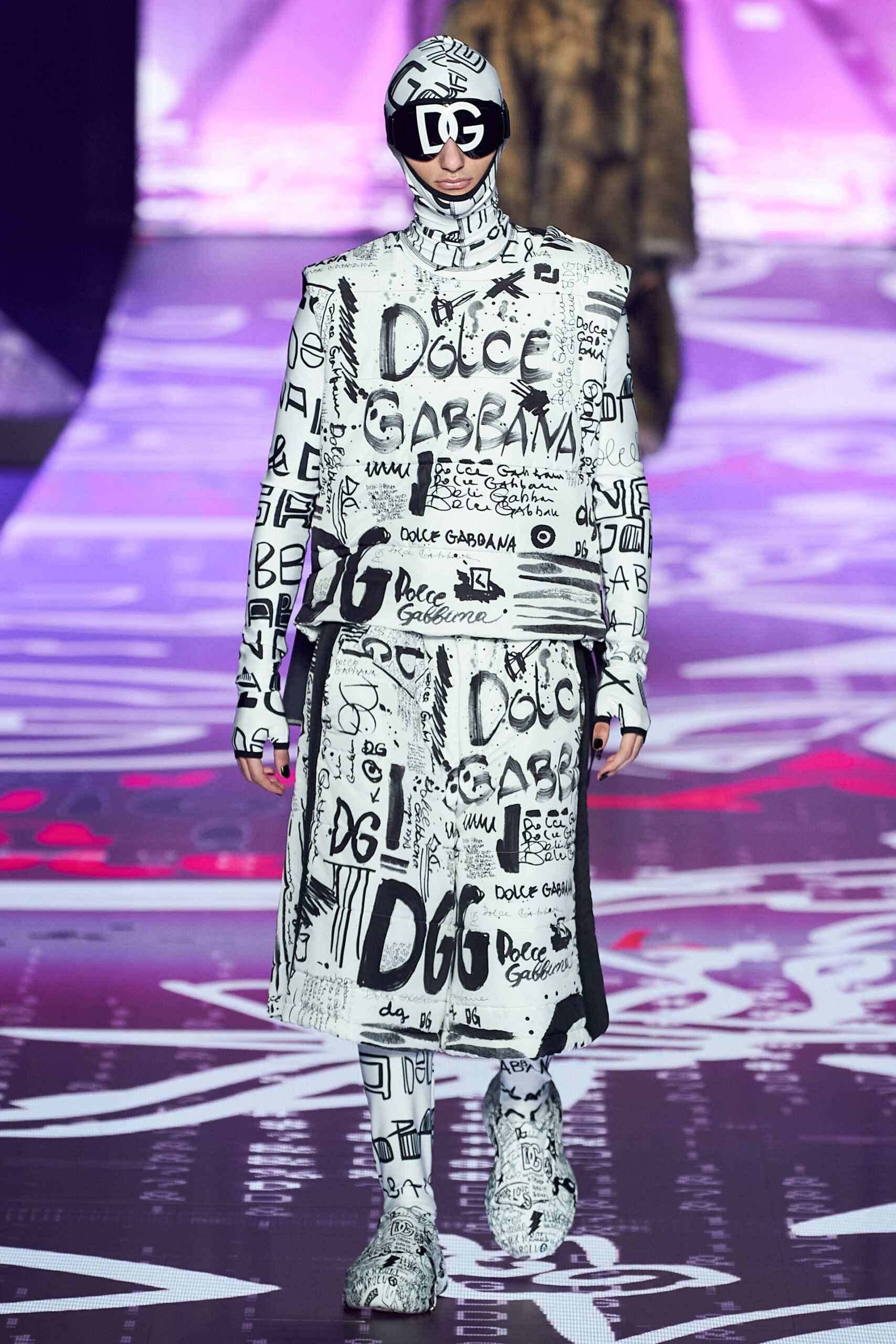 Hinh anh Dolce & Gabbana Menswear Thu-Đông 2022: Tủ quần áo “điên loạn, ngông cuồng” cho thế hệ mới 20