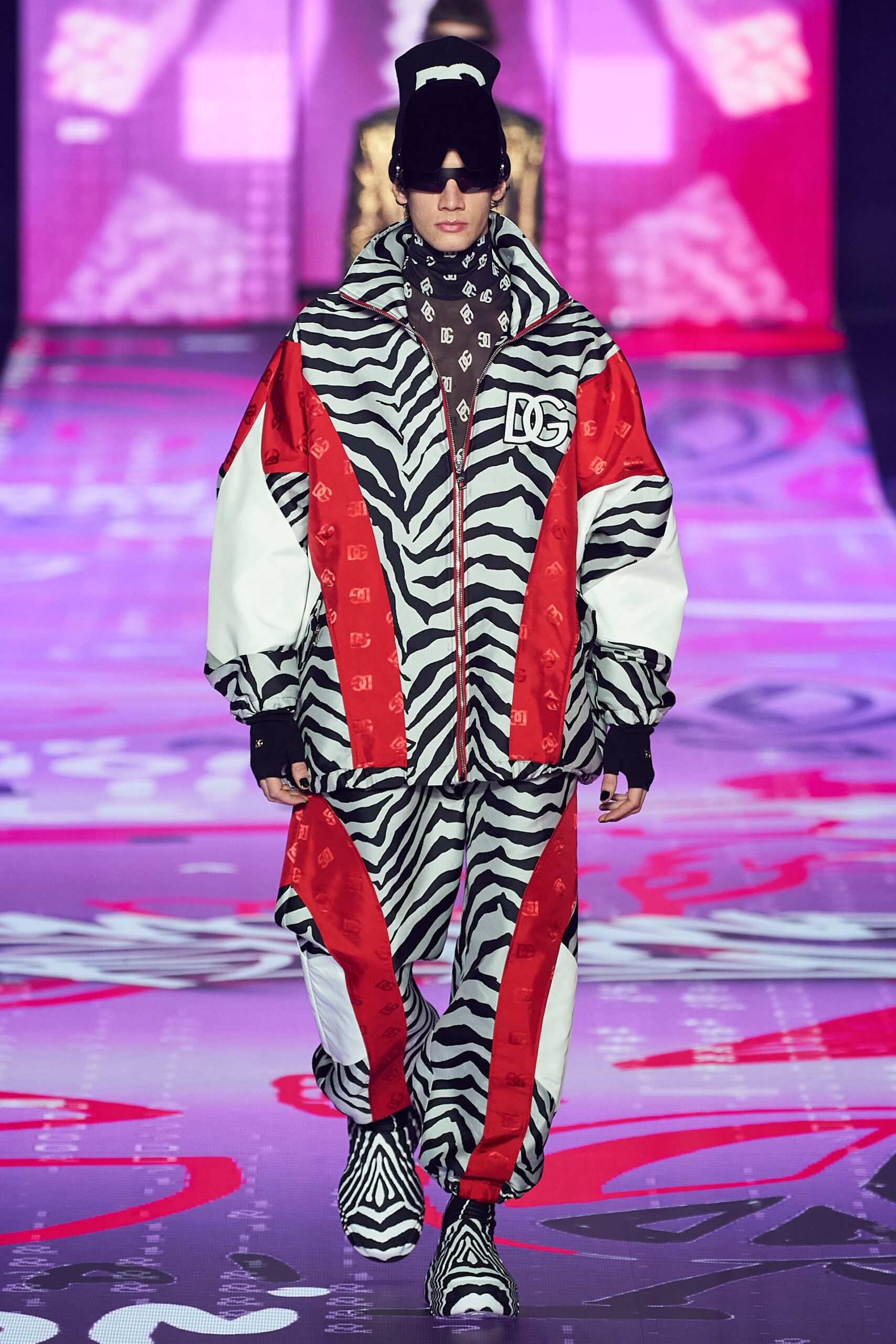 Hinh anh Dolce & Gabbana Menswear Thu-Đông 2022: Tủ quần áo “điên loạn, ngông cuồng” cho thế hệ mới 36