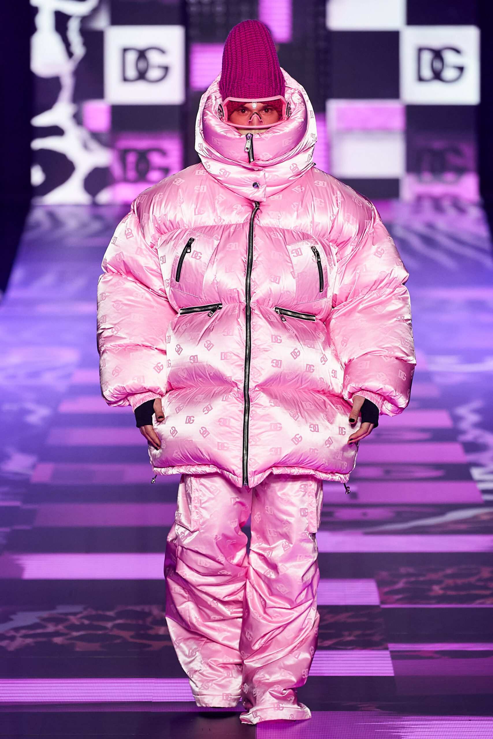 Hinh anh Dolce & Gabbana Menswear Thu-Đông 2022: Tủ quần áo “điên loạn, ngông cuồng” cho thế hệ mới 34