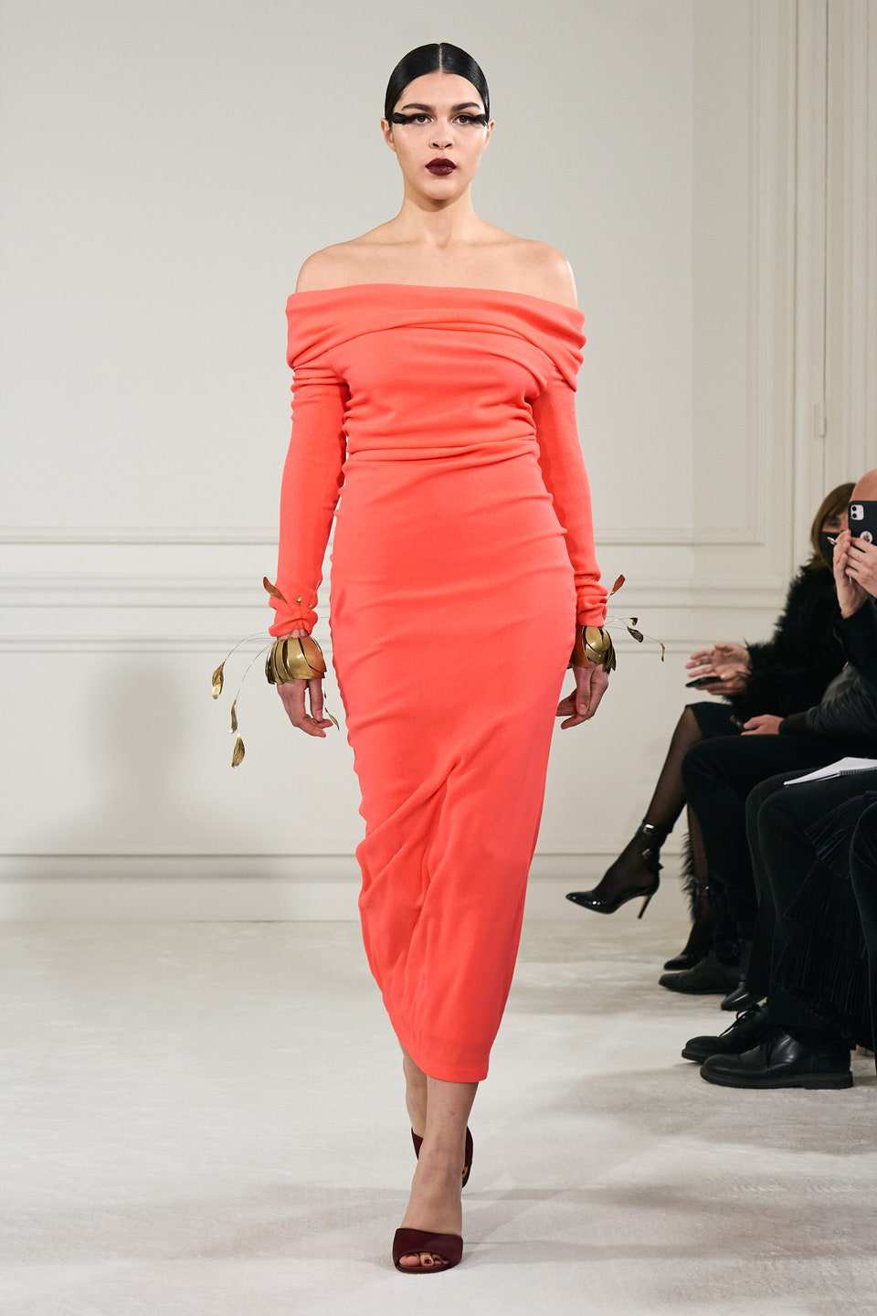 Hinh anh Valentino Haute Couture Xuân Hè 2022: Pierpaolo Piccioli tôn vinh mọi hình mẫu cơ thể trên đường băng Couture hoàn mỹ 20