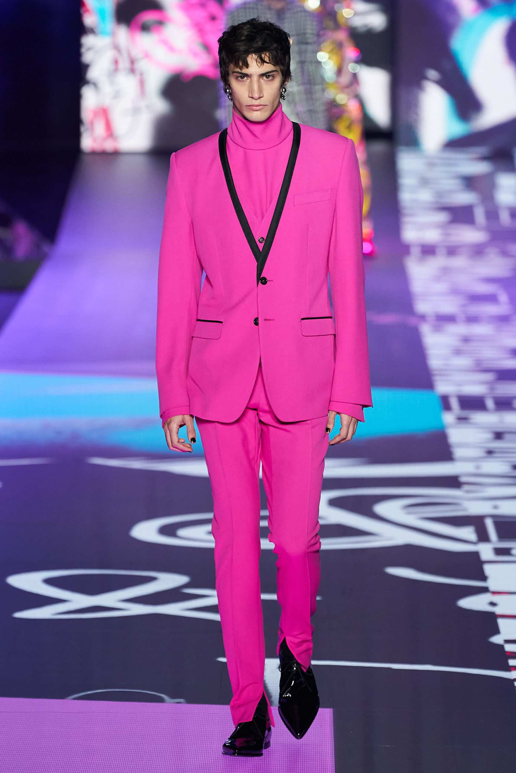 Hinh anh Dolce & Gabbana Menswear Thu-Đông 2022: Tủ quần áo “điên loạn, ngông cuồng” cho thế hệ mới 3