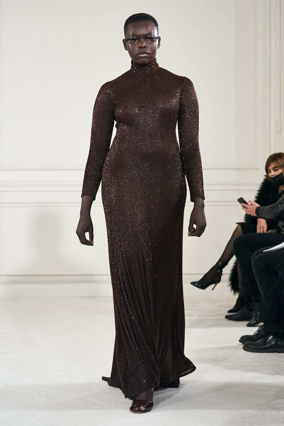 Hinh anh Valentino Haute Couture Xuân Hè 2022: Pierpaolo Piccioli tôn vinh mọi hình mẫu cơ thể trên đường băng Couture hoàn mỹ 5