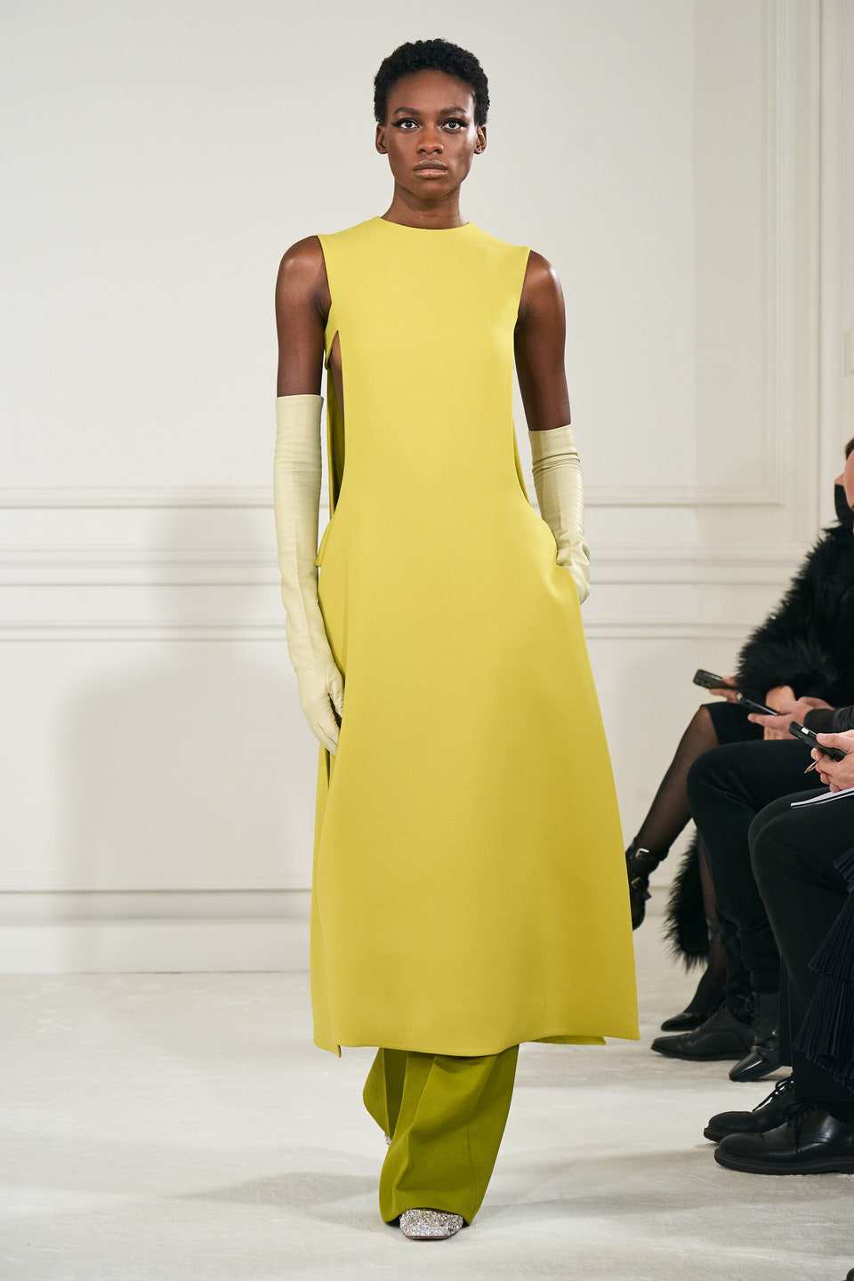 Hinh anh Valentino Haute Couture Xuân Hè 2022: Pierpaolo Piccioli tôn vinh mọi hình mẫu cơ thể trên đường băng Couture hoàn mỹ 50