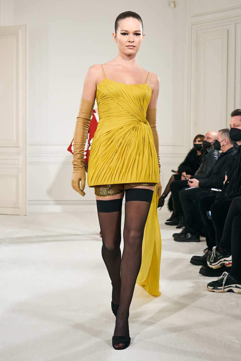 Hinh anh Valentino Haute Couture Xuân Hè 2022: Pierpaolo Piccioli tôn vinh mọi hình mẫu cơ thể trên đường băng Couture hoàn mỹ 49