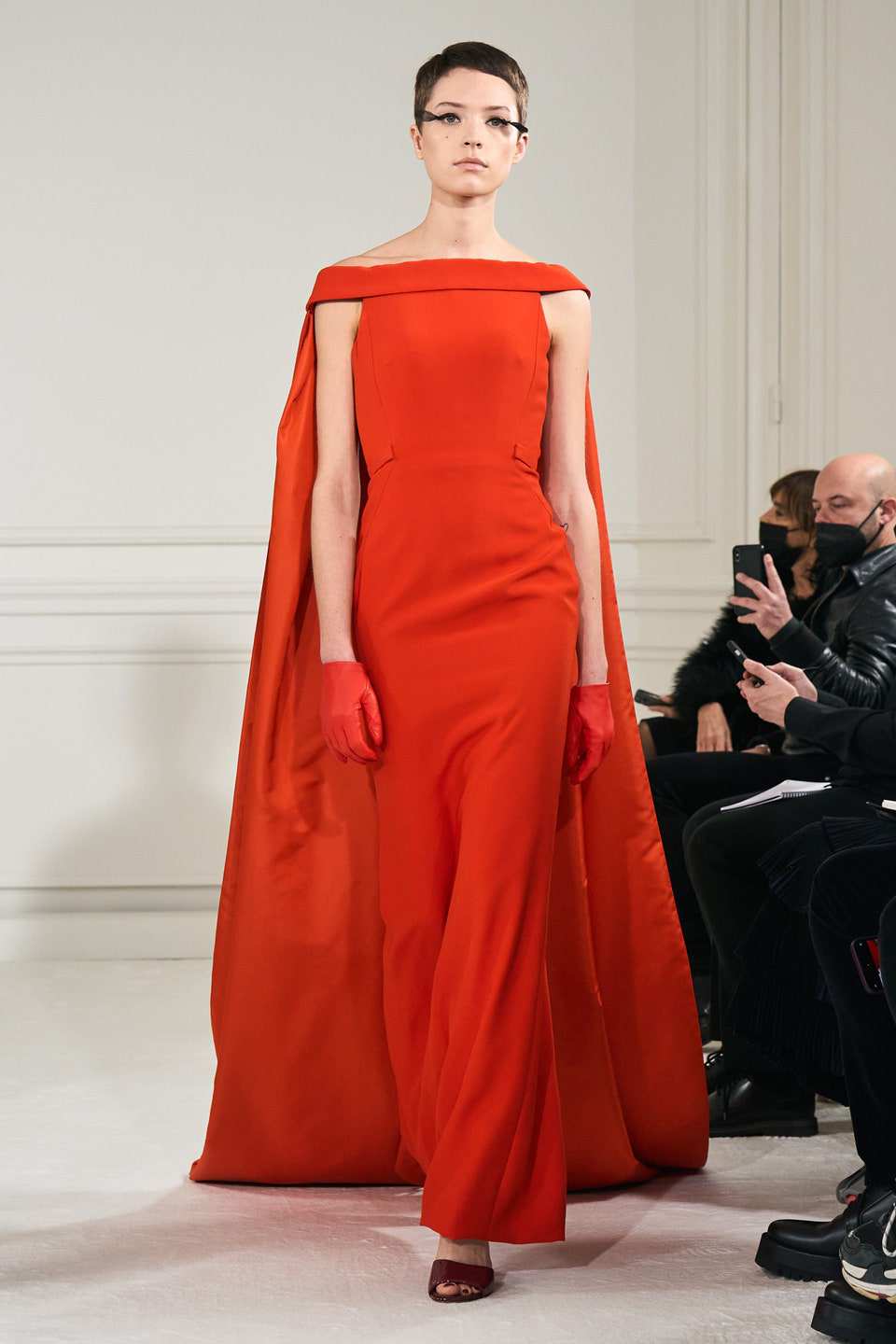 Hinh anh Valentino Haute Couture Xuân Hè 2022: Pierpaolo Piccioli tôn vinh mọi hình mẫu cơ thể trên đường băng Couture hoàn mỹ 51