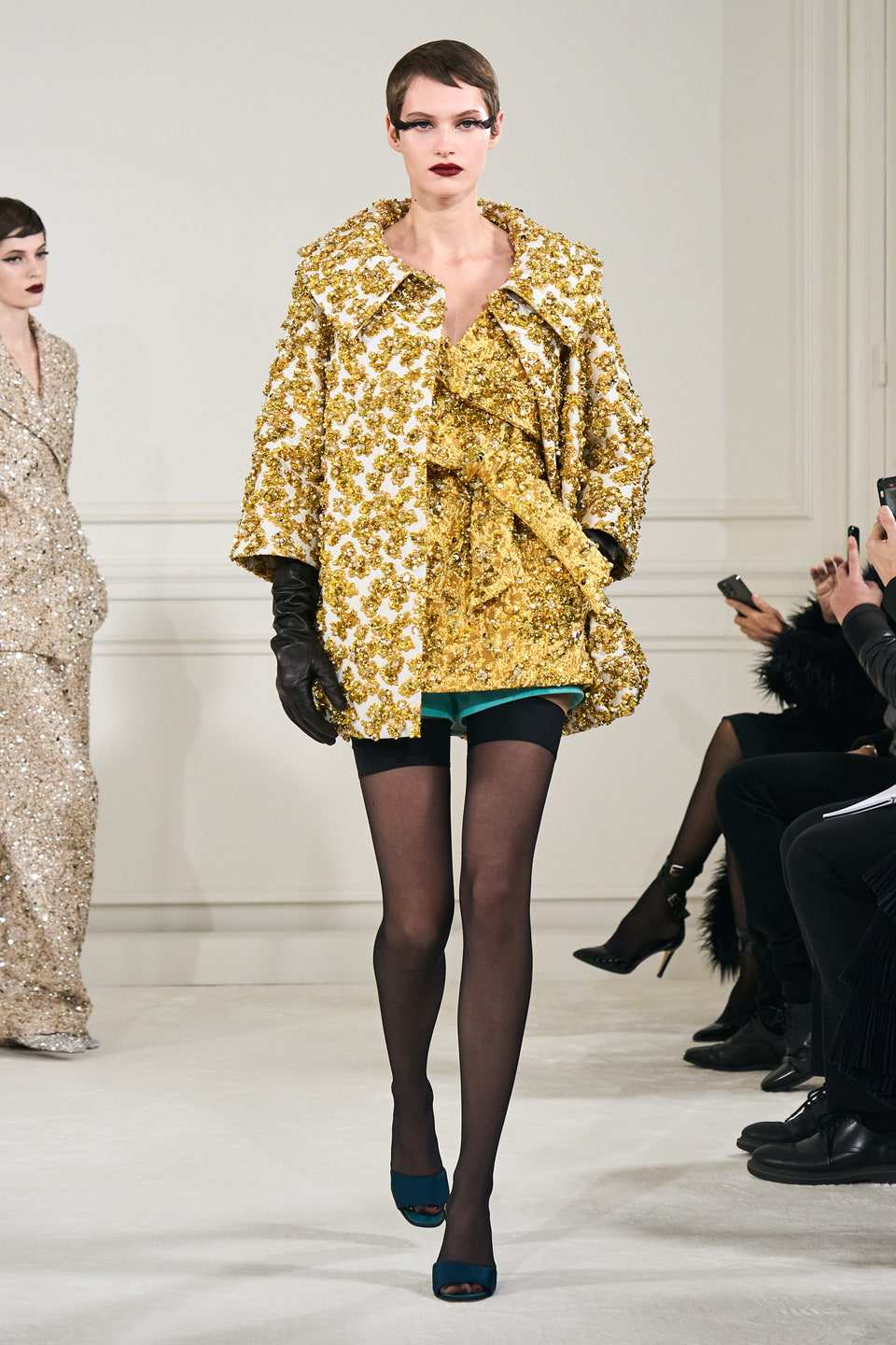 Hinh anh Valentino Haute Couture Xuân Hè 2022: Pierpaolo Piccioli tôn vinh mọi hình mẫu cơ thể trên đường băng Couture hoàn mỹ 52