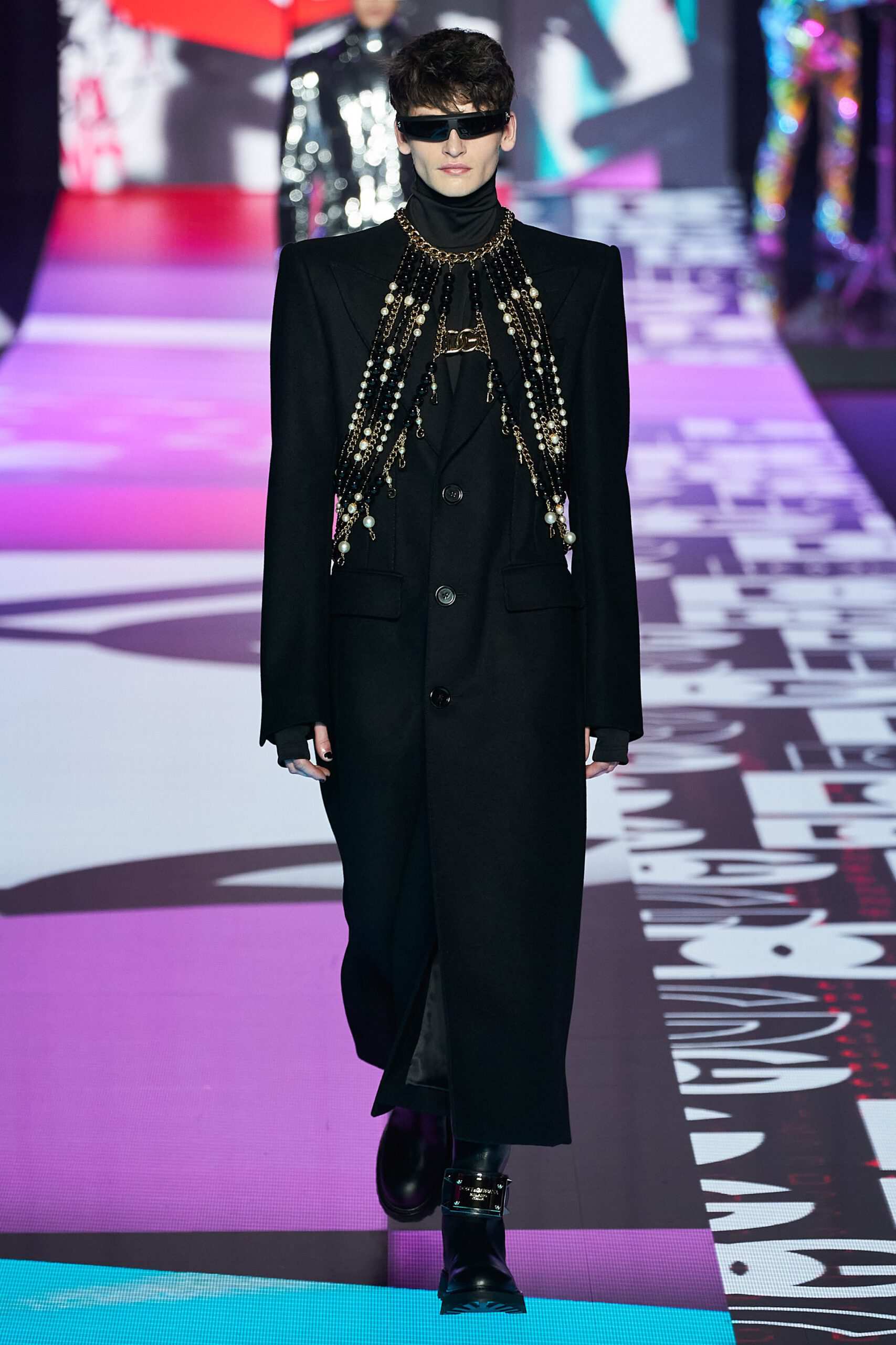 Hinh anh Dolce & Gabbana Menswear Thu-Đông 2022: Tủ quần áo “điên loạn, ngông cuồng” cho thế hệ mới 33
