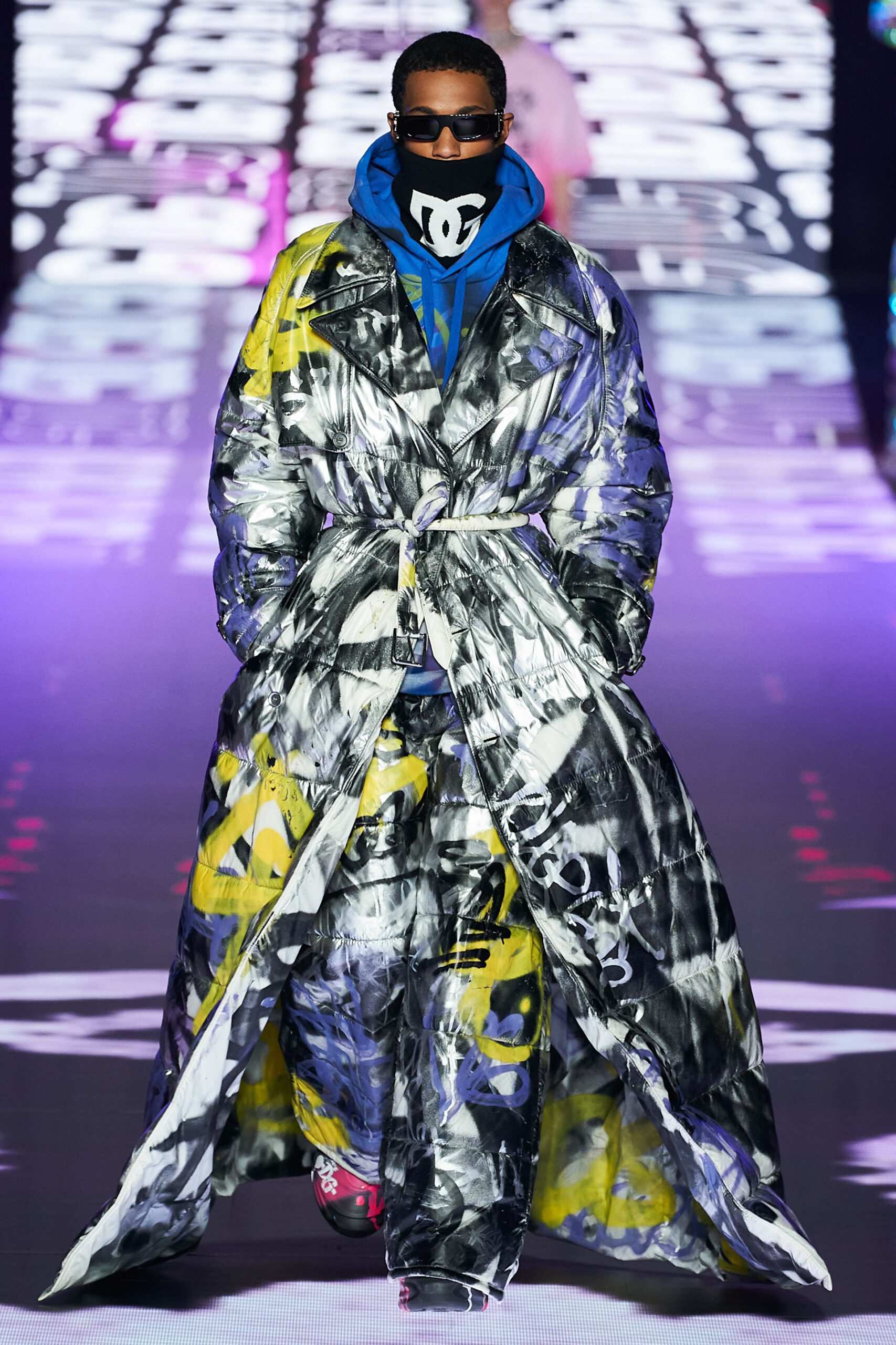 Hinh anh Dolce & Gabbana Menswear Thu-Đông 2022: Tủ quần áo “điên loạn, ngông cuồng” cho thế hệ mới 16