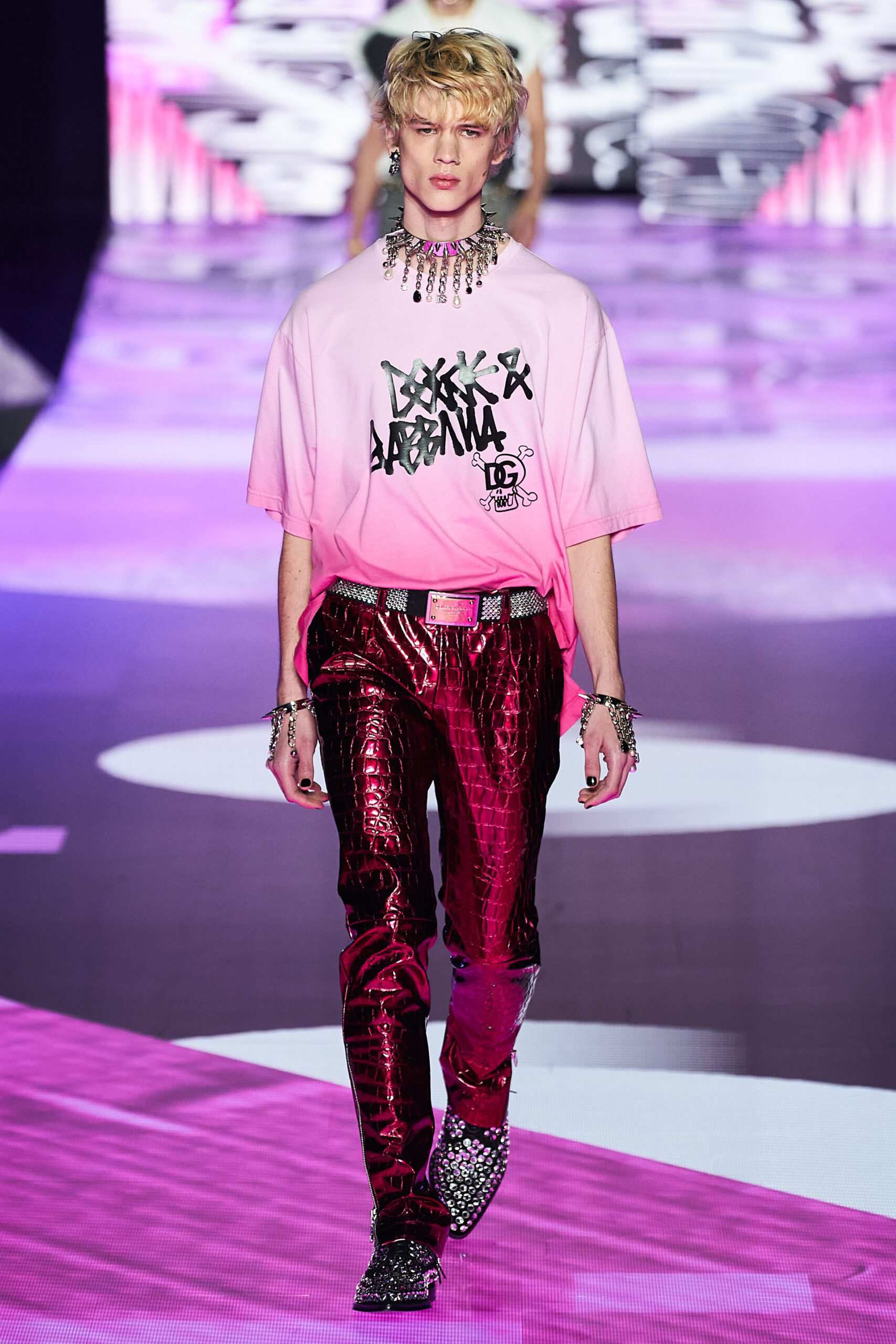 Hinh anh Dolce & Gabbana Menswear Thu-Đông 2022: Tủ quần áo “điên loạn, ngông cuồng” cho thế hệ mới 31