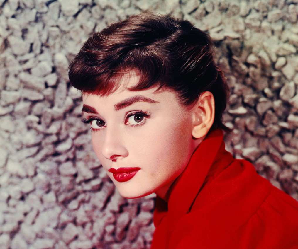 Mở khóa cẩm nang làm đẹp của mỹ nhân mọi thời đại Audrey Hepburn