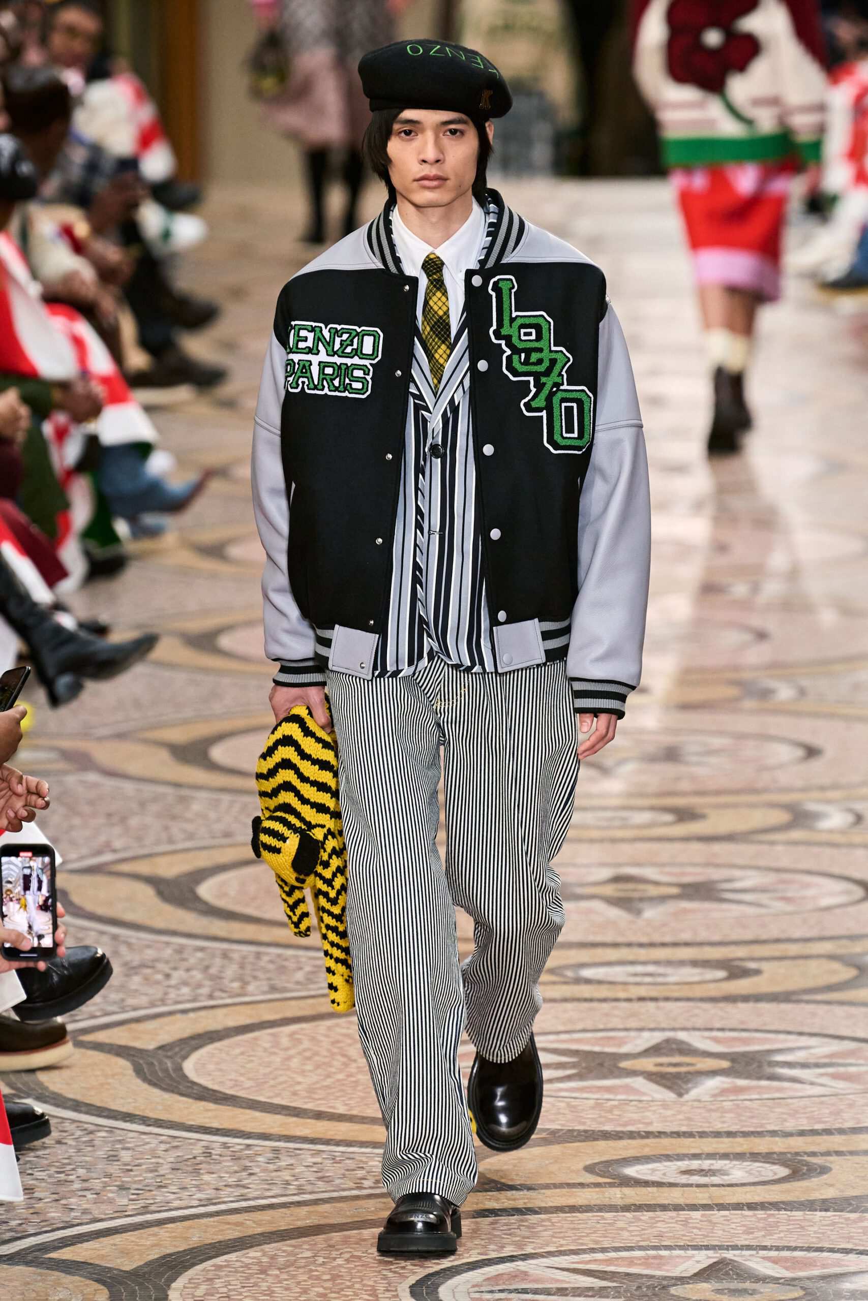 Hinh anh KENZO Menswear Thu Đông 2022: “Cha đỡ đầu” của đế chế street style Nhật Bản ra mắt BST đầu tiên tại Kenzo 22