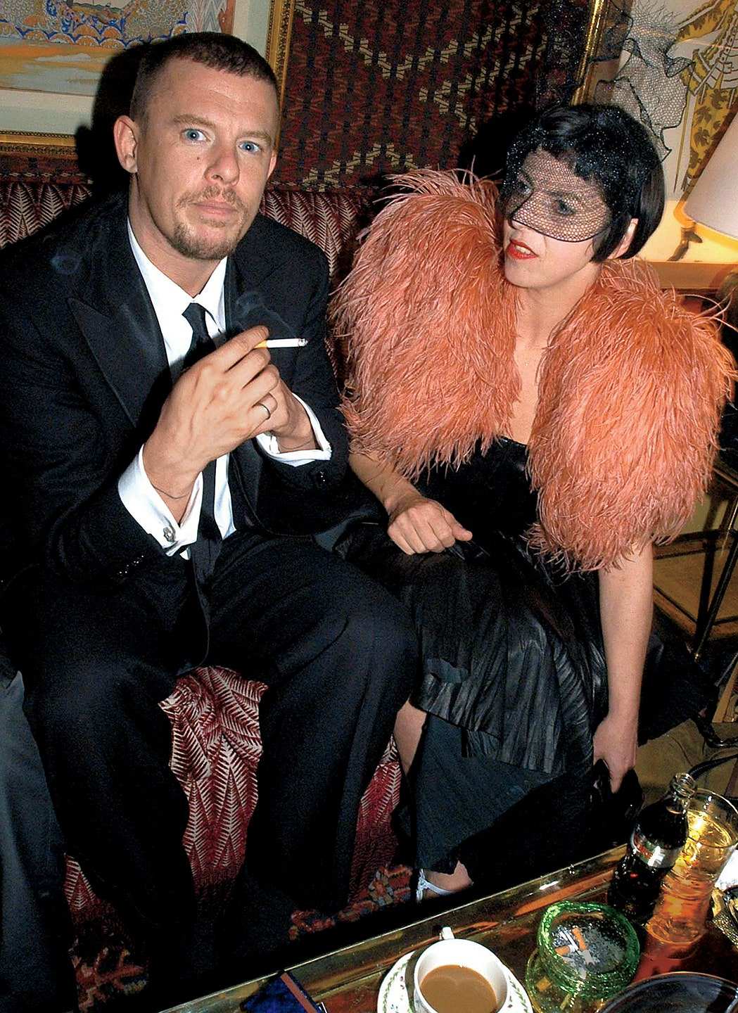 Hinh anh Isabella Blow - “mẹ đỡ đầu” của “đứa trẻ ngông cuồng”, Alexander McQueen 4