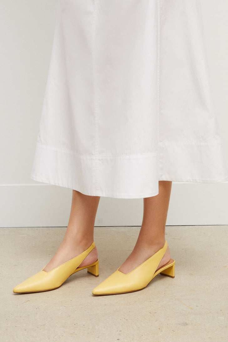 Hinh anh Thanh lịch cùng những đôi Slingback đậm chất thập niên 80 1