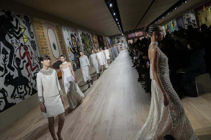 Hinh anh Christian Dior Haute Couture Xuân-Hè 2022: Phá vỡ ranh giới giữa nghệ thuật và thủ công tinh xảo trong địa hạt Haute Couture 31