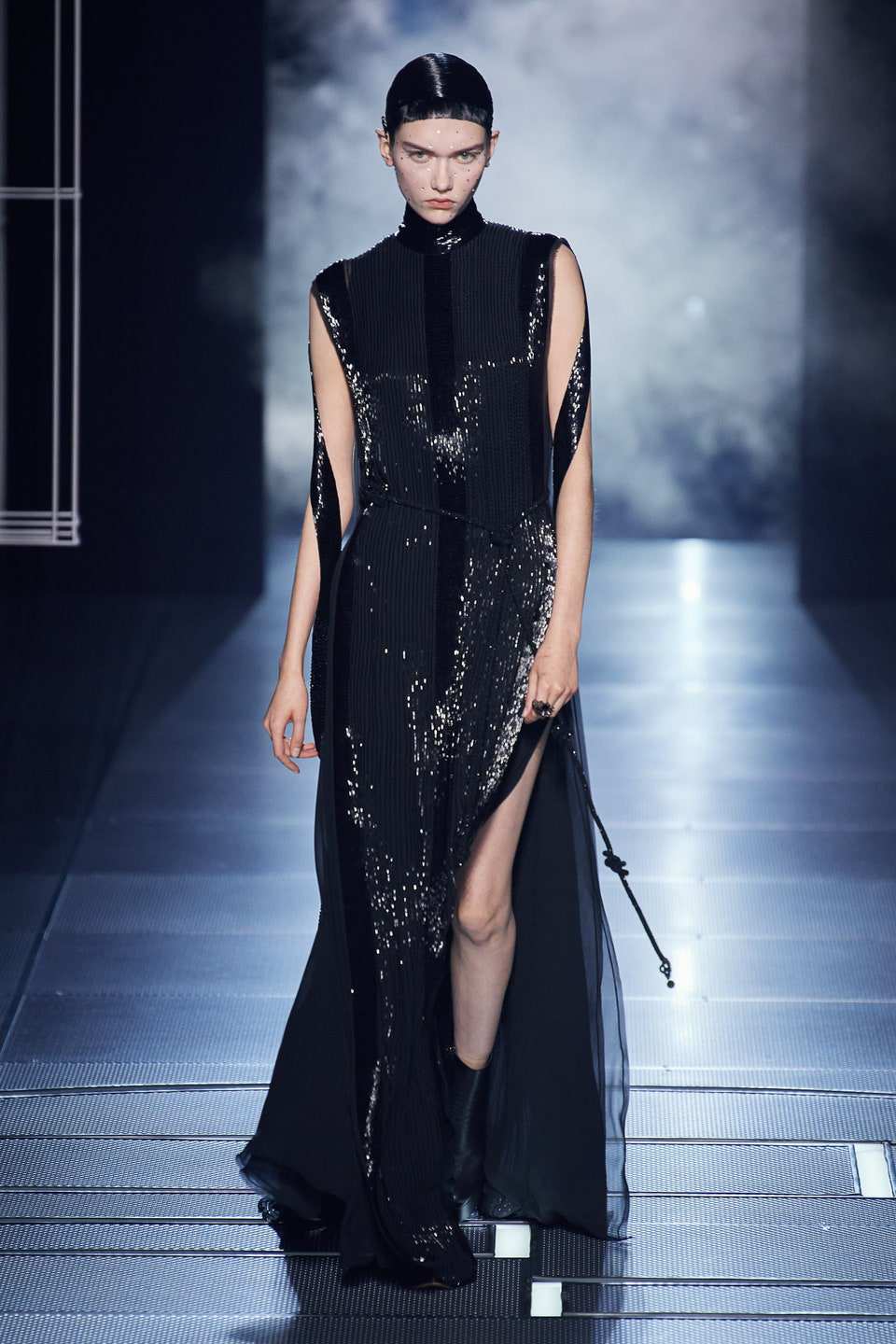 Hinh anh Haute Couture Xuân Hè 2022: Khi thời trang và khoa học viễn tưởng giao thoa 2