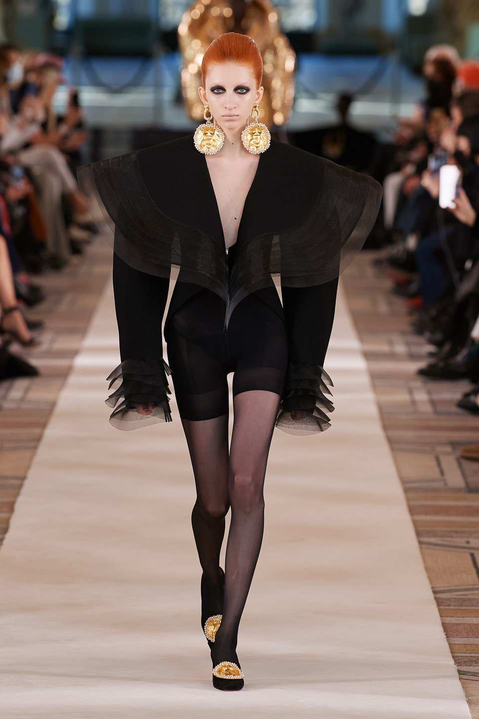 Hinh anh Haute Couture Xuân Hè 2022: Khi thời trang và khoa học viễn tưởng giao thoa 15