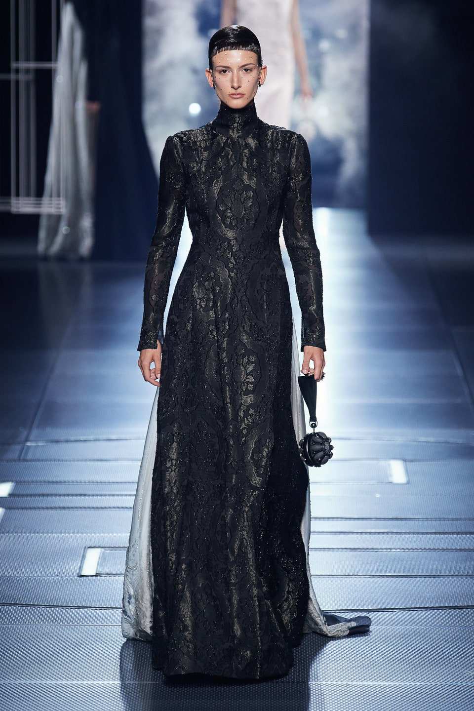 Hinh anh Haute Couture Xuân Hè 2022: Khi thời trang và khoa học viễn tưởng giao thoa 3