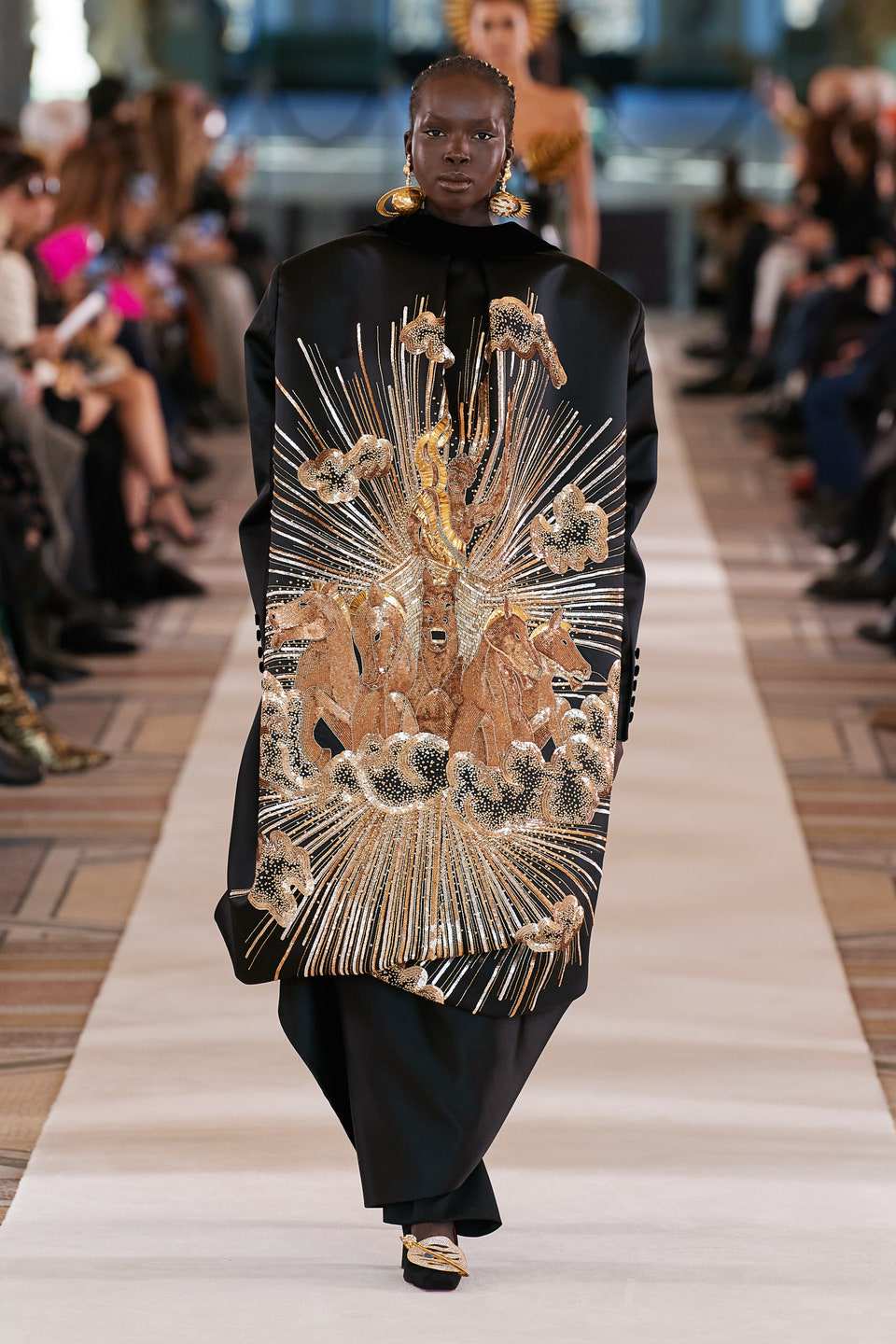 Hinh anh Haute Couture Xuân Hè 2022: Khi thời trang và khoa học viễn tưởng giao thoa 8