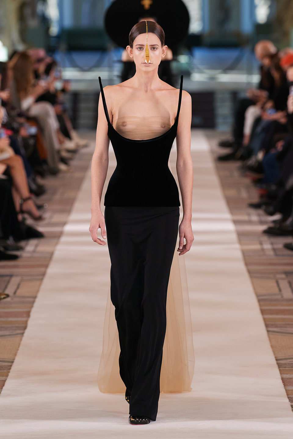 Hinh anh Haute Couture Xuân Hè 2022: Khi thời trang và khoa học viễn tưởng giao thoa 16