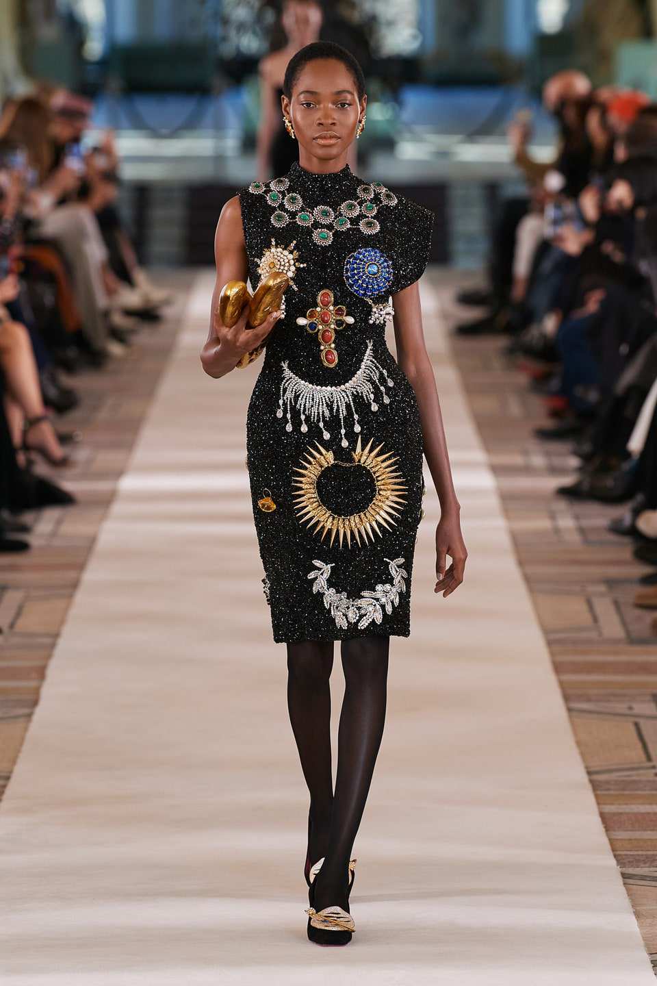 Hinh anh Haute Couture Xuân Hè 2022: Khi thời trang và khoa học viễn tưởng giao thoa 6