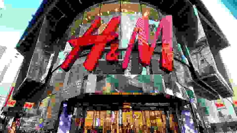 Hinh anh H&M khiến khách hàng của họ mua… ít hơn? 1