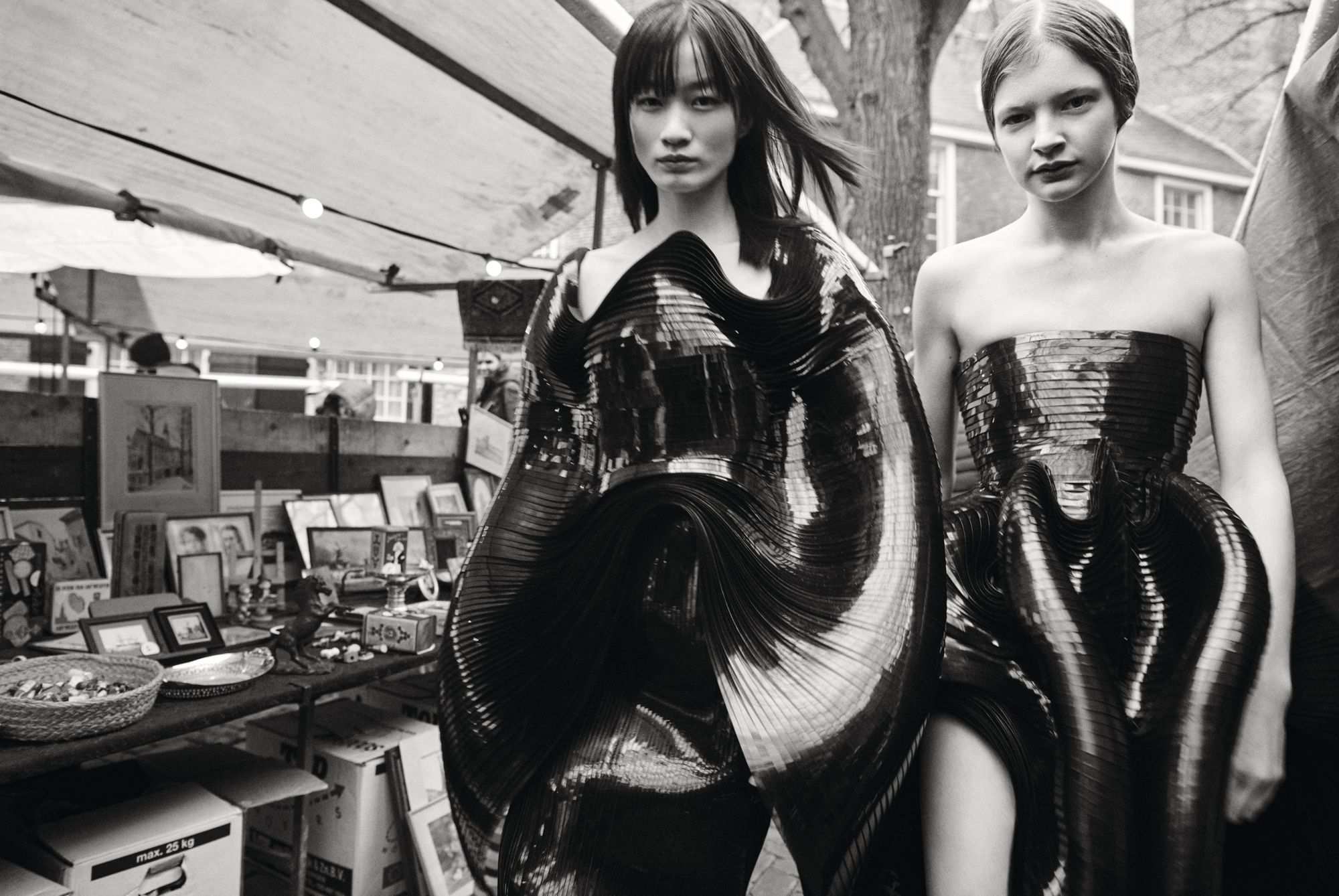 Nhà giả kim Iris Van Herpen - Người kết hợp thủ công cao cấp với công nghệ hiện đại