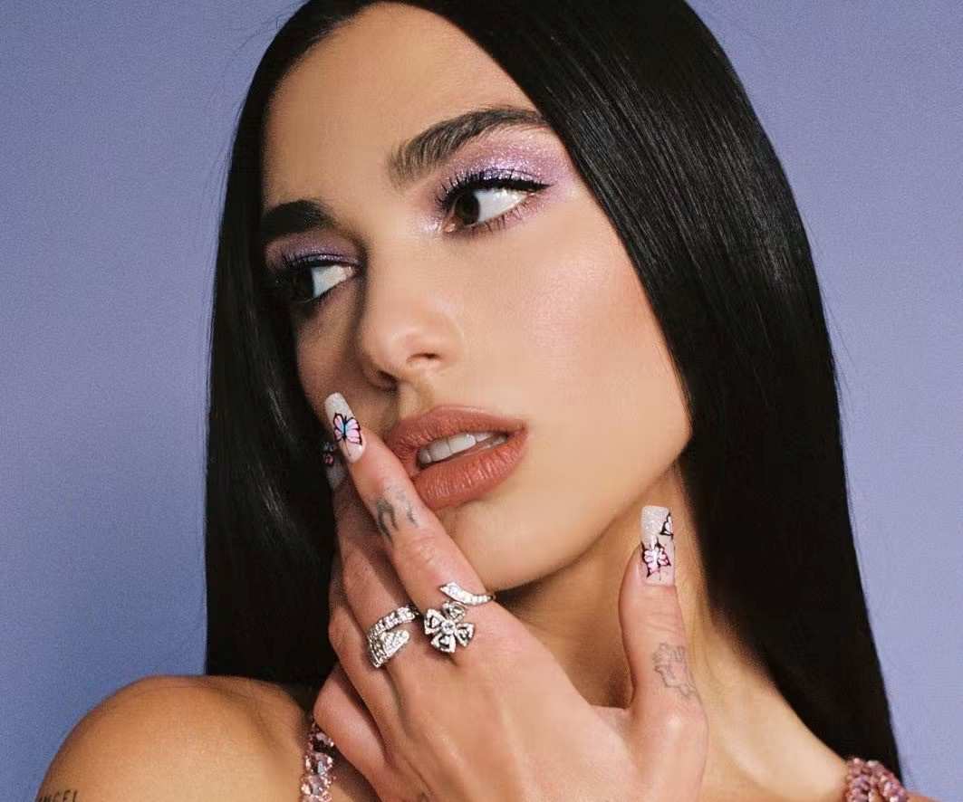 5 tuyệt chiêu “thắp sáng” makeup layout với hiệu ứng bling bling