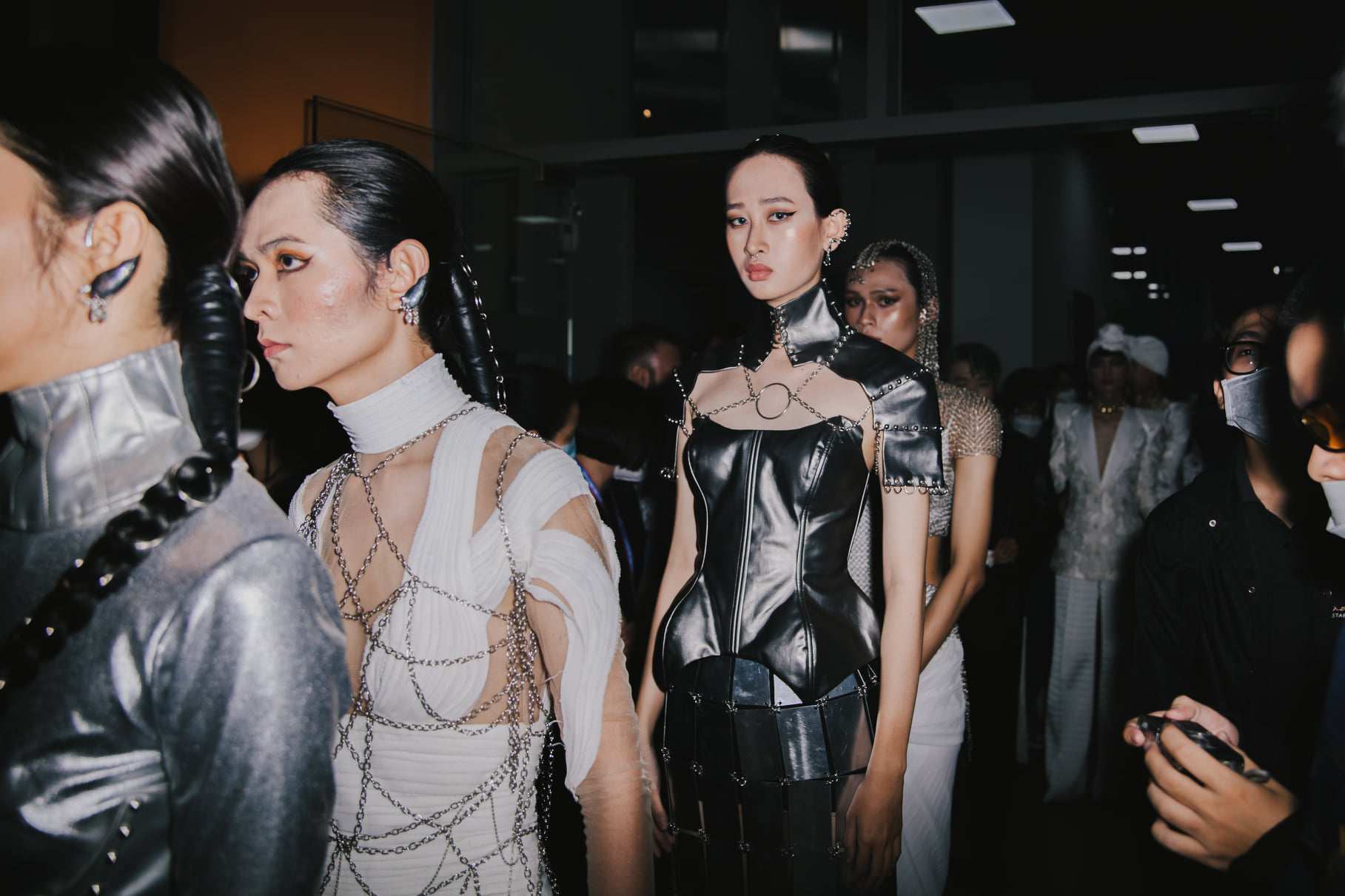 Văn Lang K23TT GRADUATE FASHION SHOW: Bữa tiệc thời trang độc đáo, ấn tượng và đậm chất Việt (Phần 1)