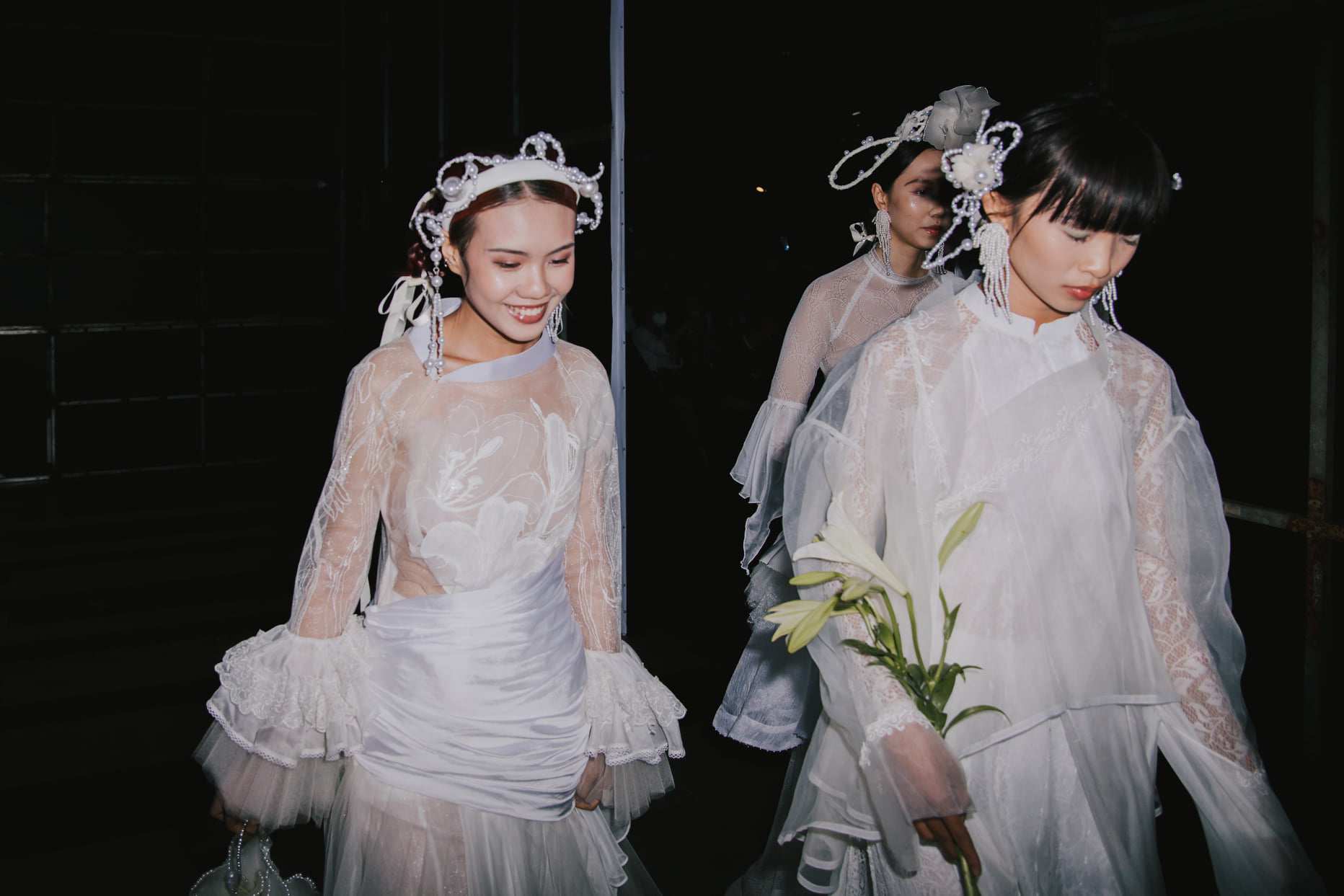 Hinh anh “Thiếu nữ bên hoa Huệ” - Nguyễn Hồng Thanh 2