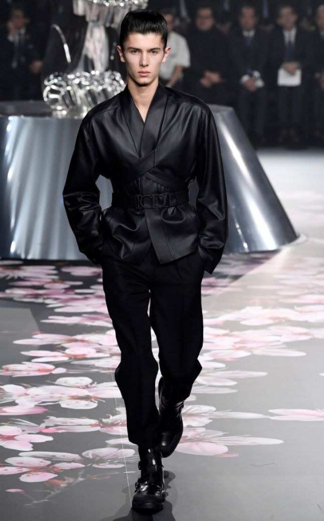 Hinh anh Hoàng tử Nikolai và Burberry 5