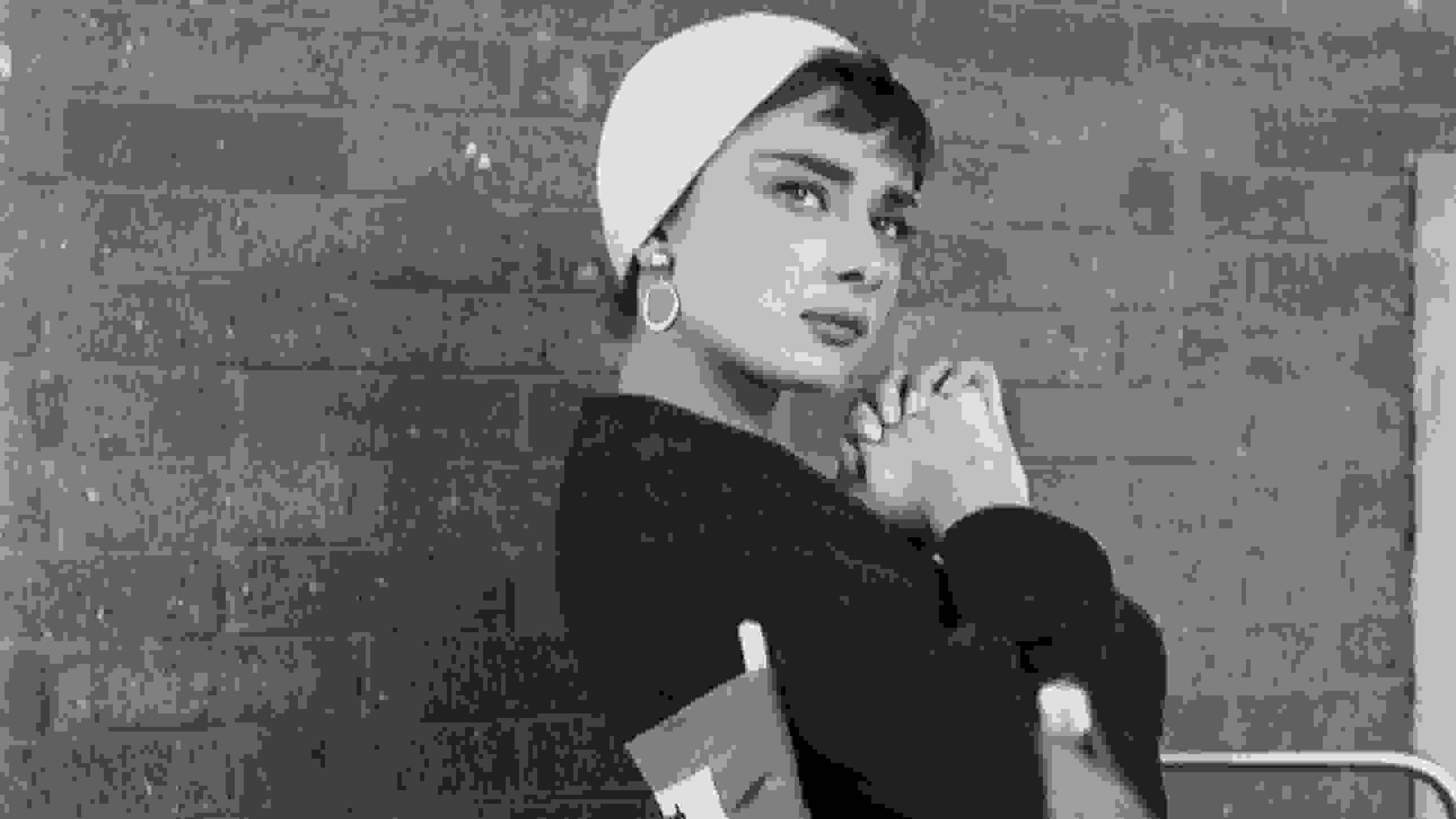 Biểu tượng của điện ảnh và thời trang Audrey Hepburn trong 11 bộ phim kinh điển