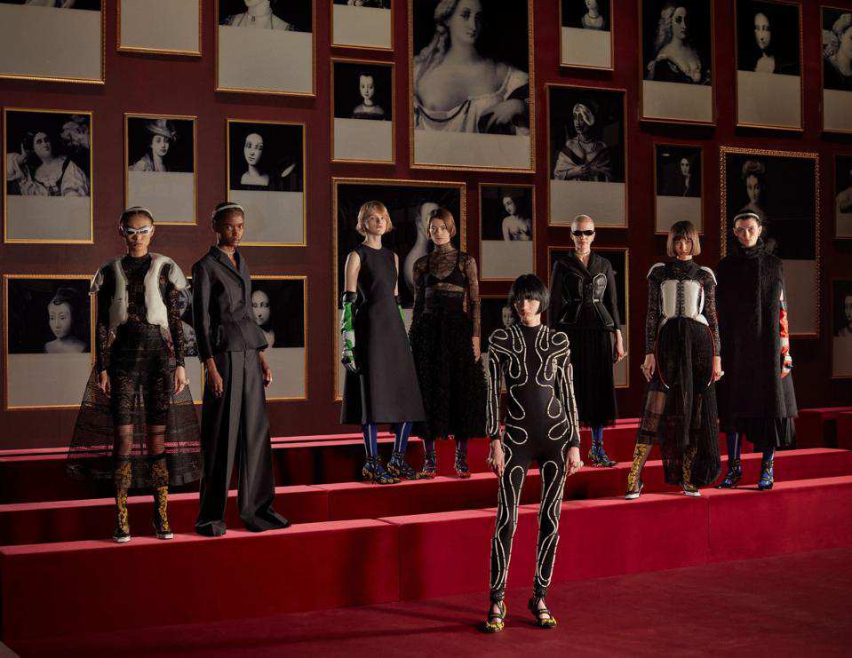 Hinh anh Christian Dior Thu Đông 2022: “The Next Era” - Thu ngắn khoảng cách giữa công nghệ và thời trang 1