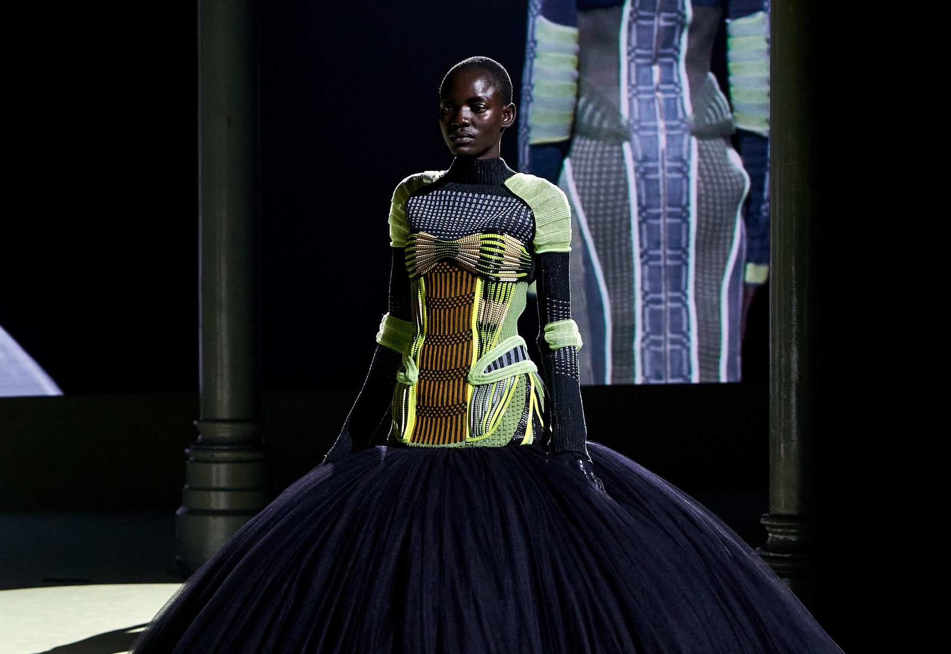 Balmain Thu Đông 2022: Olivier Rousteing bảo tồn di sản bằng sức mạnh đoàn kết