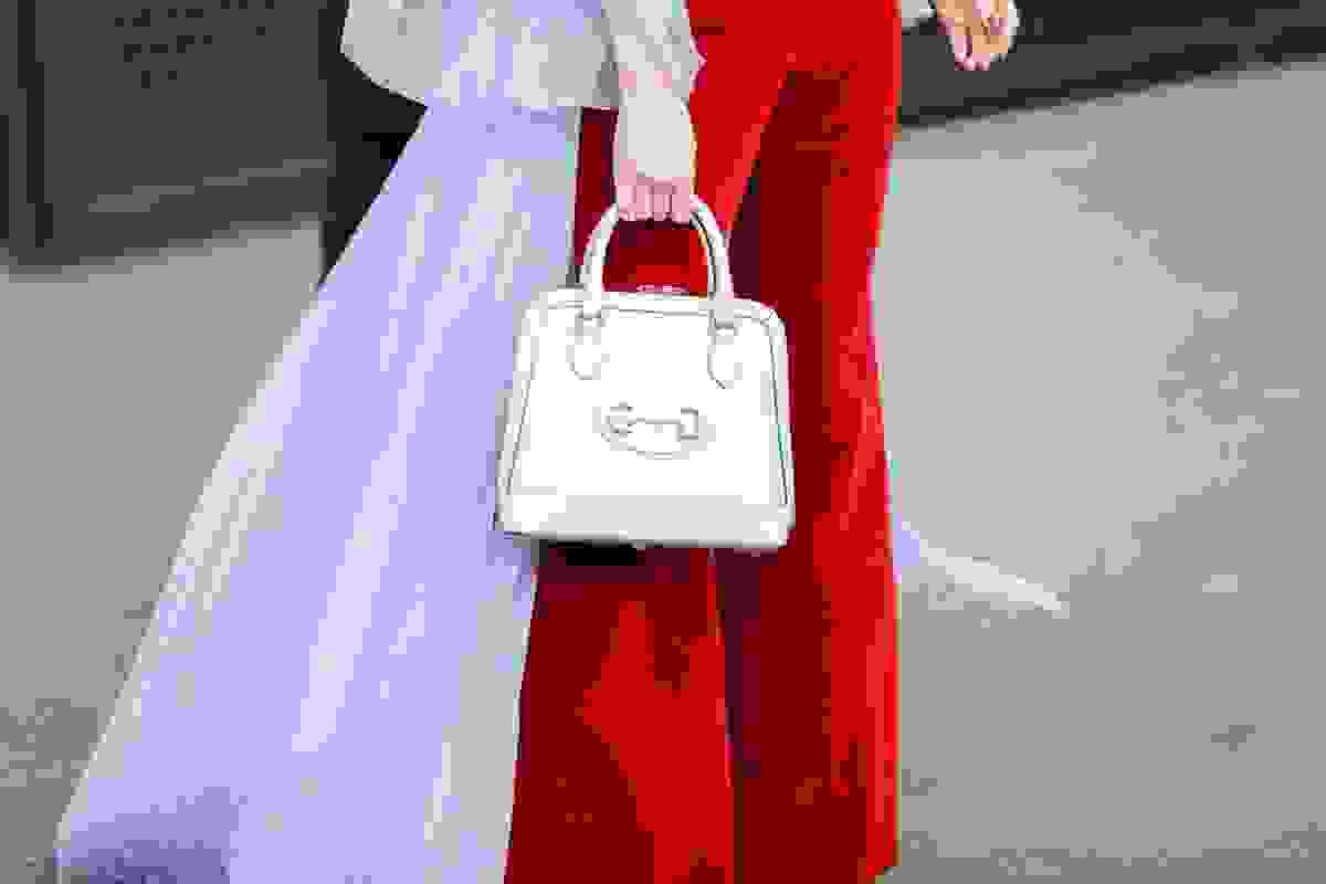 Hinh anh Ba chiếc túi có giá trị cao nhất, theo Bonhams là Hermes Kelly (ra mắt vào đầu thế kỷ 20), Hermes Birkin (ra mắt năm 1984) và túi Chanel Classic 2.55 Flap (ra mắt năm 1955). 1