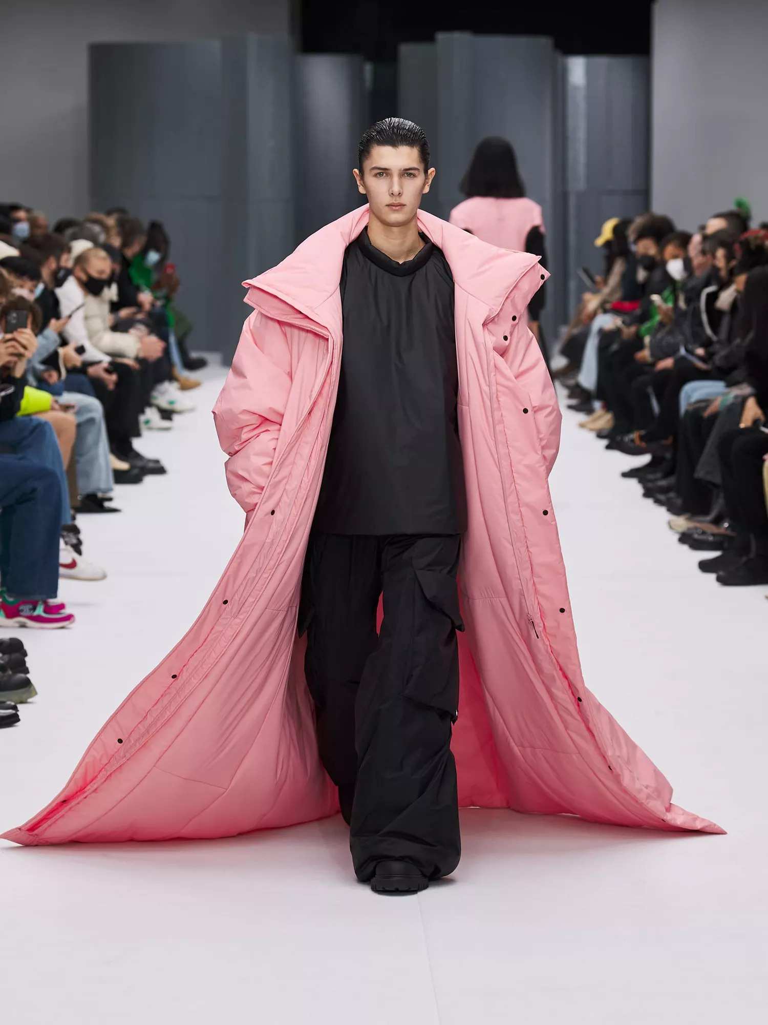 Hinh anh Hoàng tử Nikolai và Burberry 2