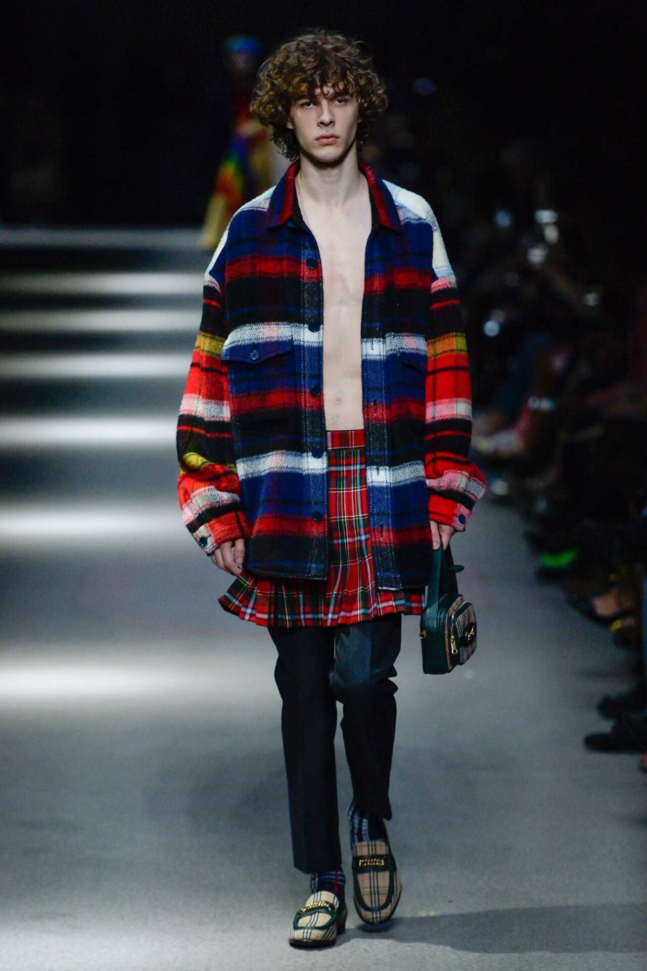 Hinh anh Hoàng tử Nikolai và Burberry 1