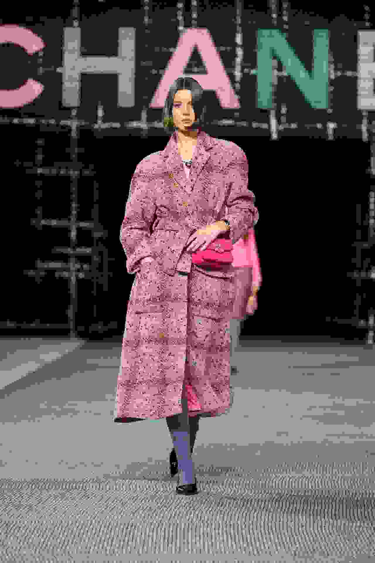 Hinh anh Chỉ những người Nga sống ở nước ngoài mới có thể mua sắm tại Chanel 2