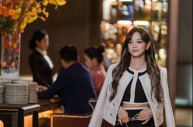 Tủ quần áo công sở đậm chất nữ chính Shin Ha Ri trong A Business Proposal 